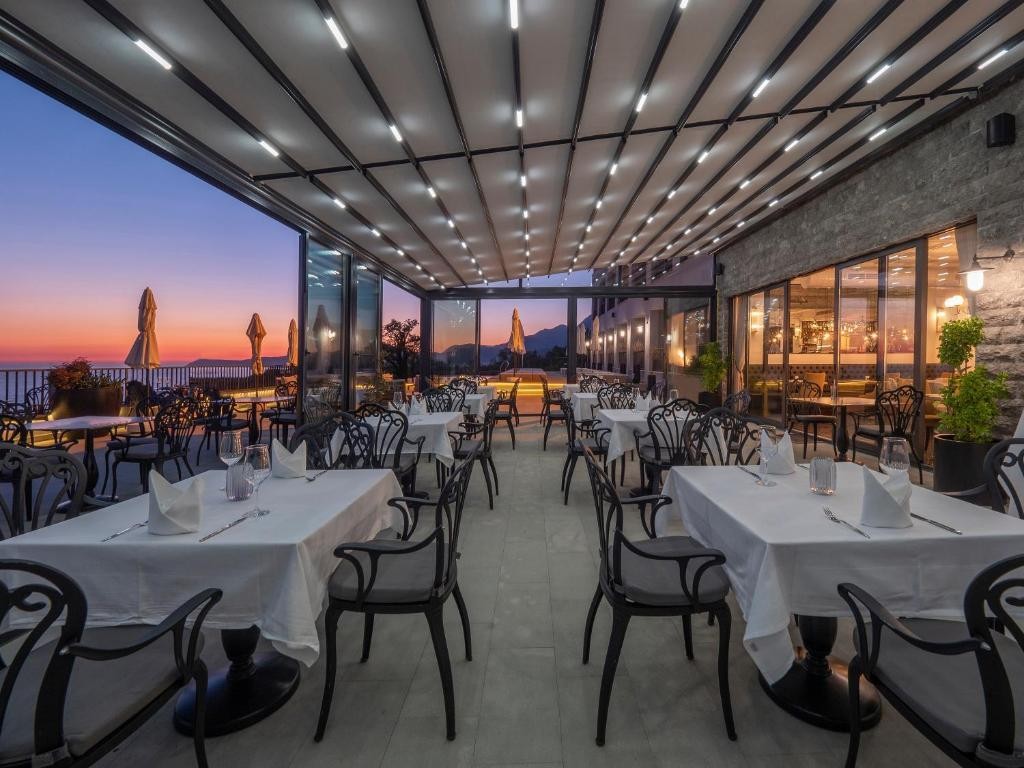 VIVID BLUE SERENITY RESORT 9