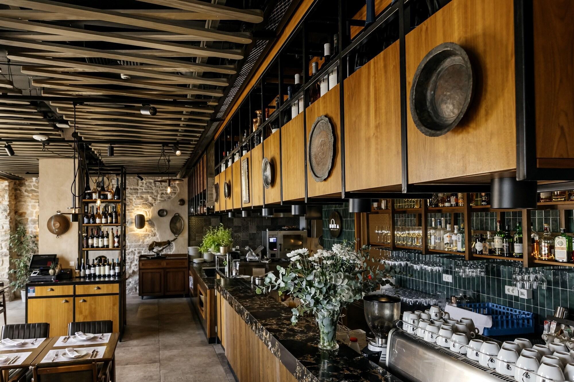 Armerun Heritage Hotel & Residences 11