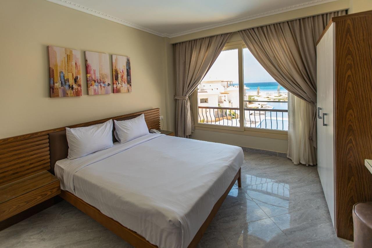 Aqua Heneish Beach Resort 11