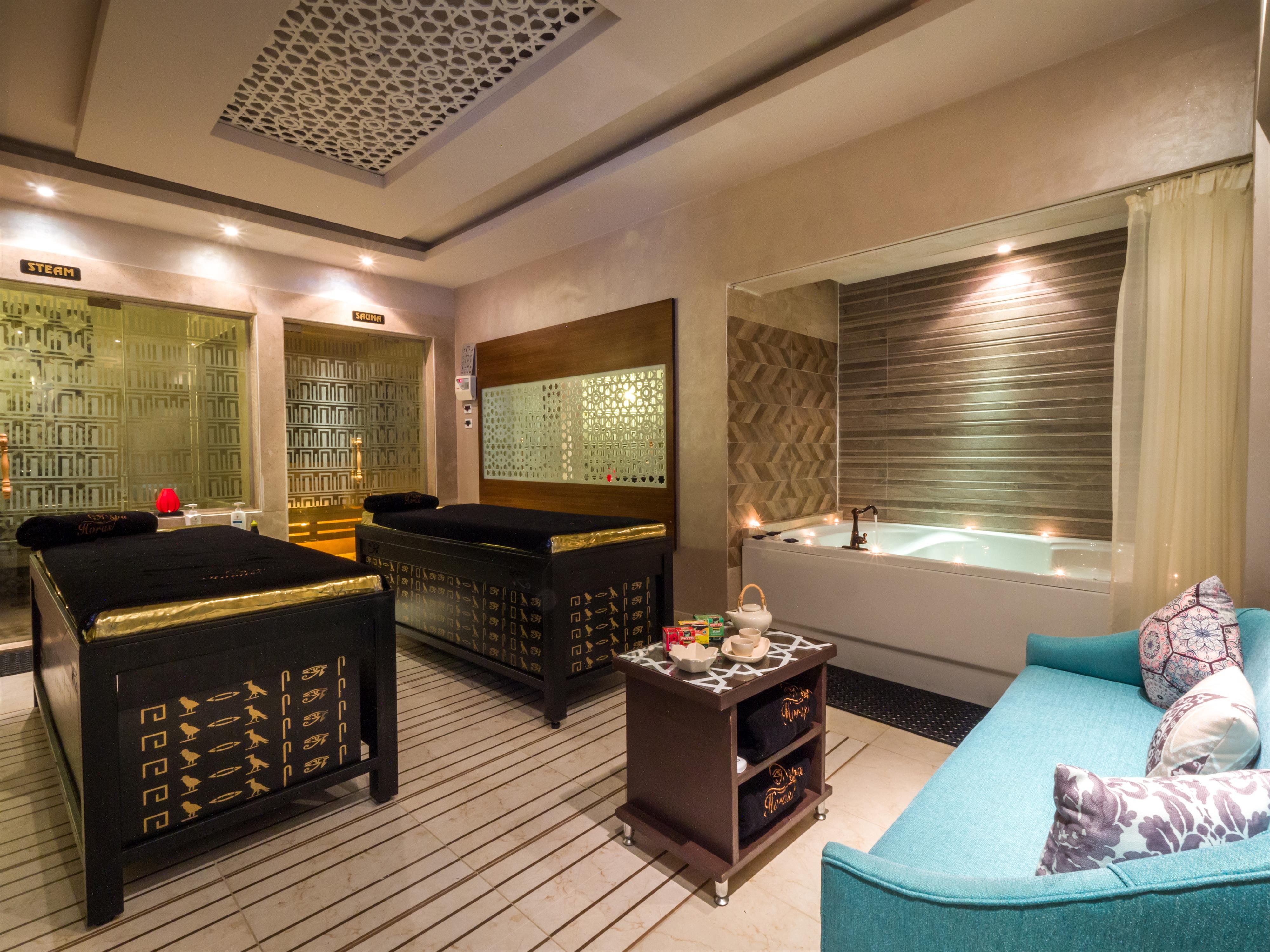 Sunny Days El Palacio  11