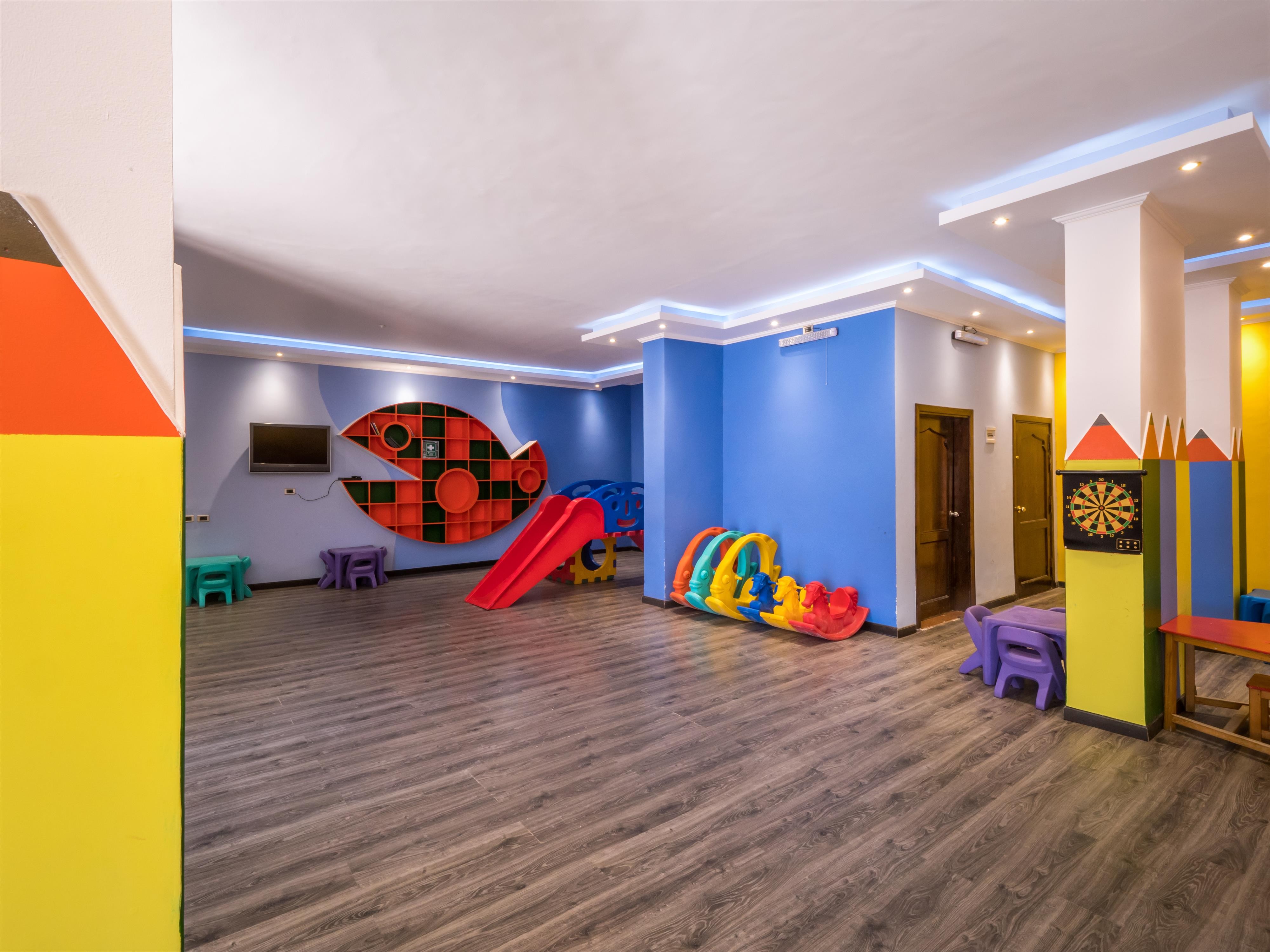 Sunny Days El Palacio  12