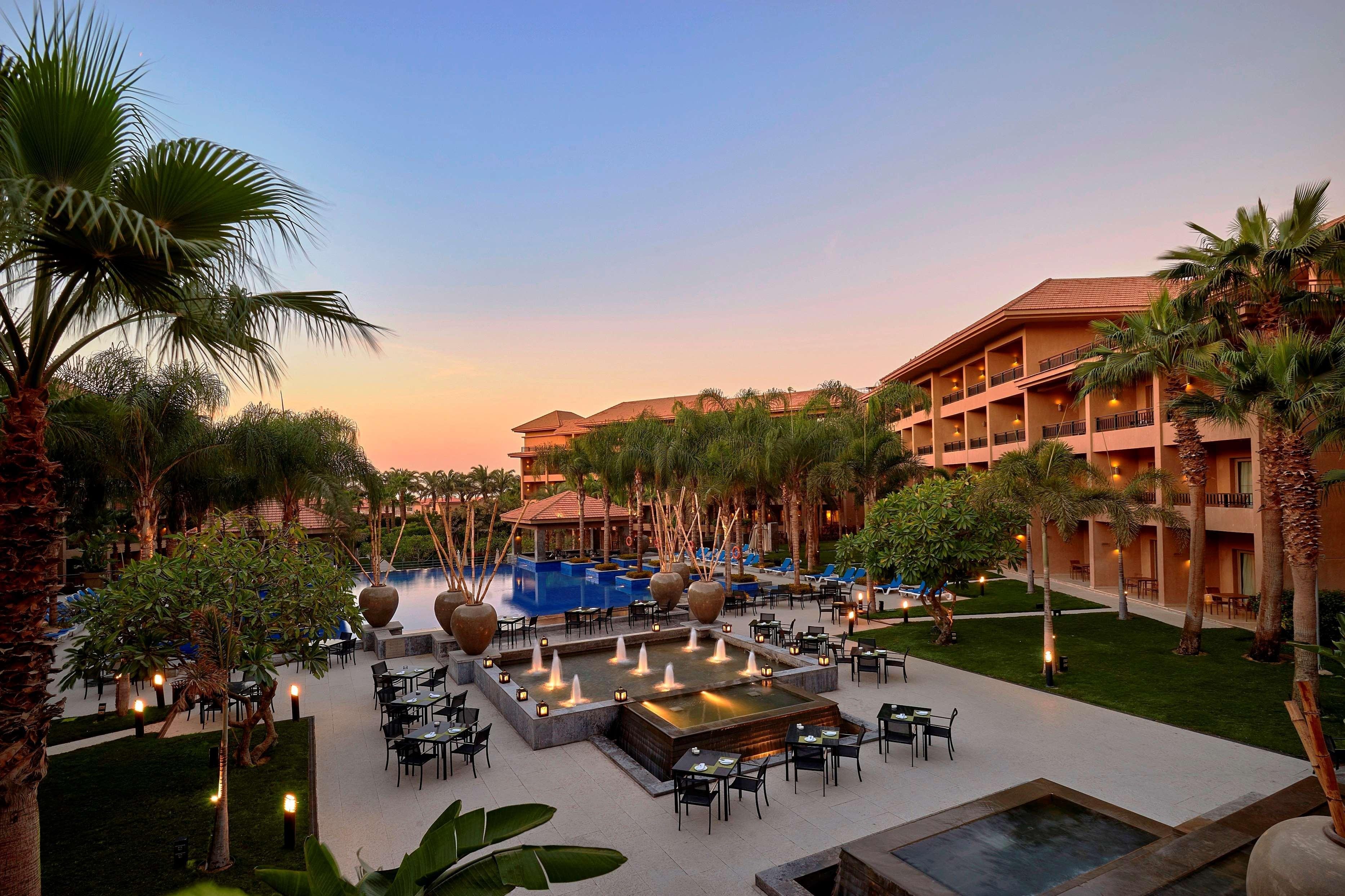 Dusit Thani LakeView Cairo 13