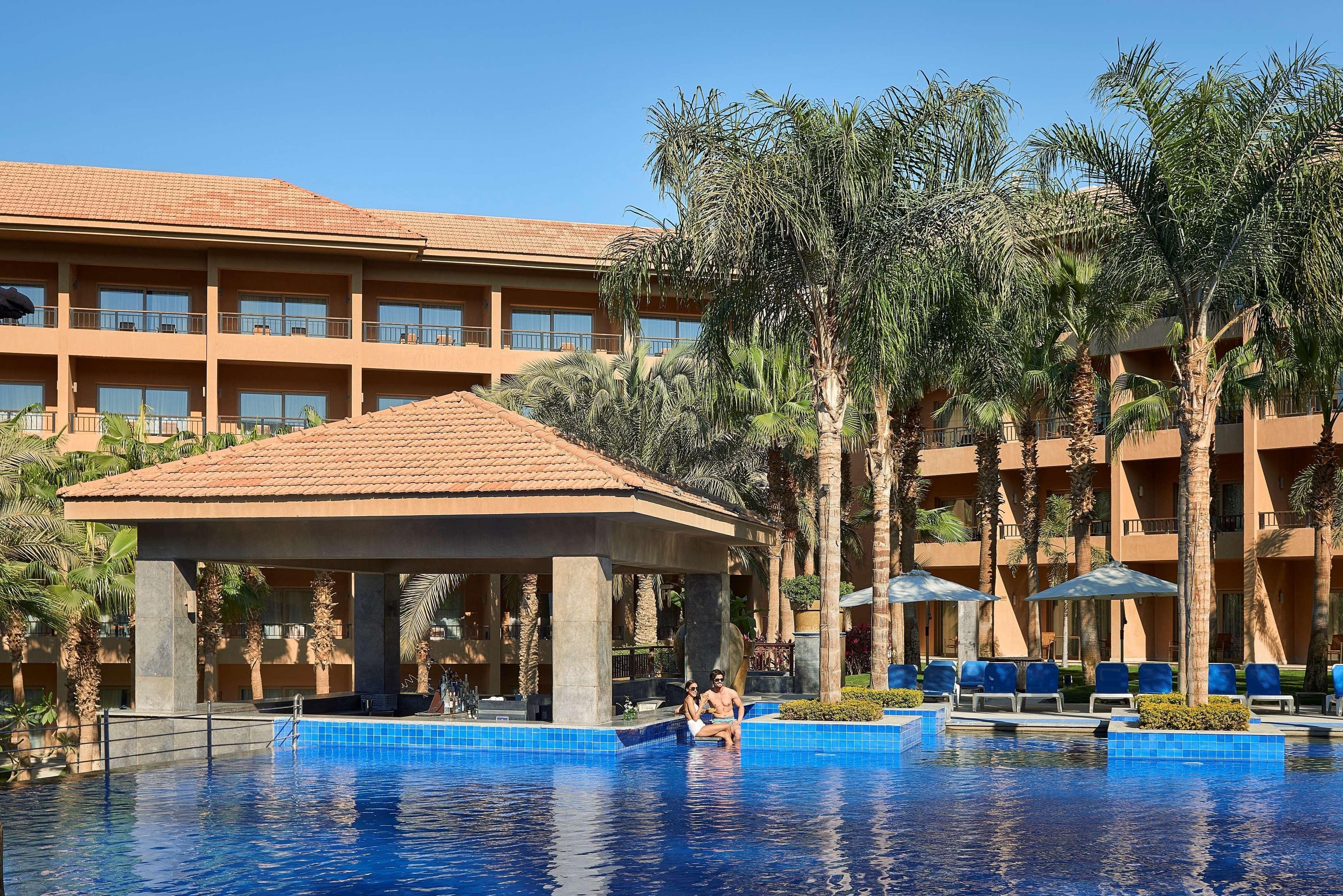 Dusit Thani LakeView Cairo