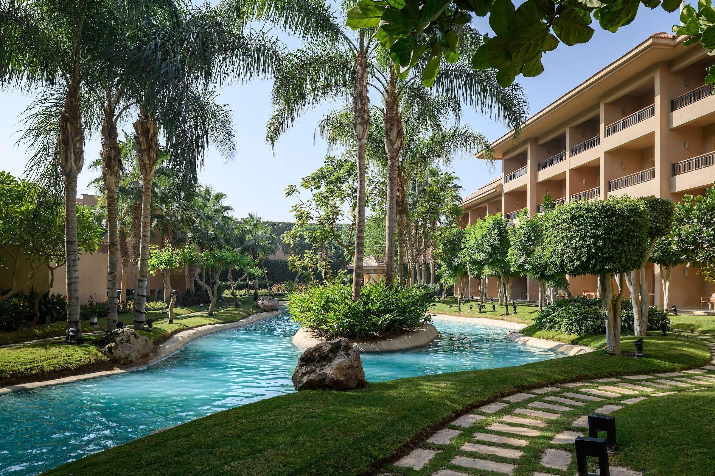 Dusit Thani LakeView Cairo