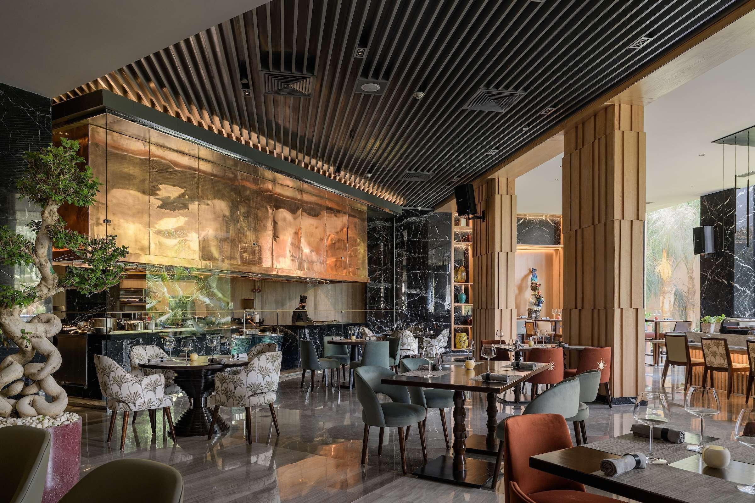 Dusit Thani LakeView Cairo 14