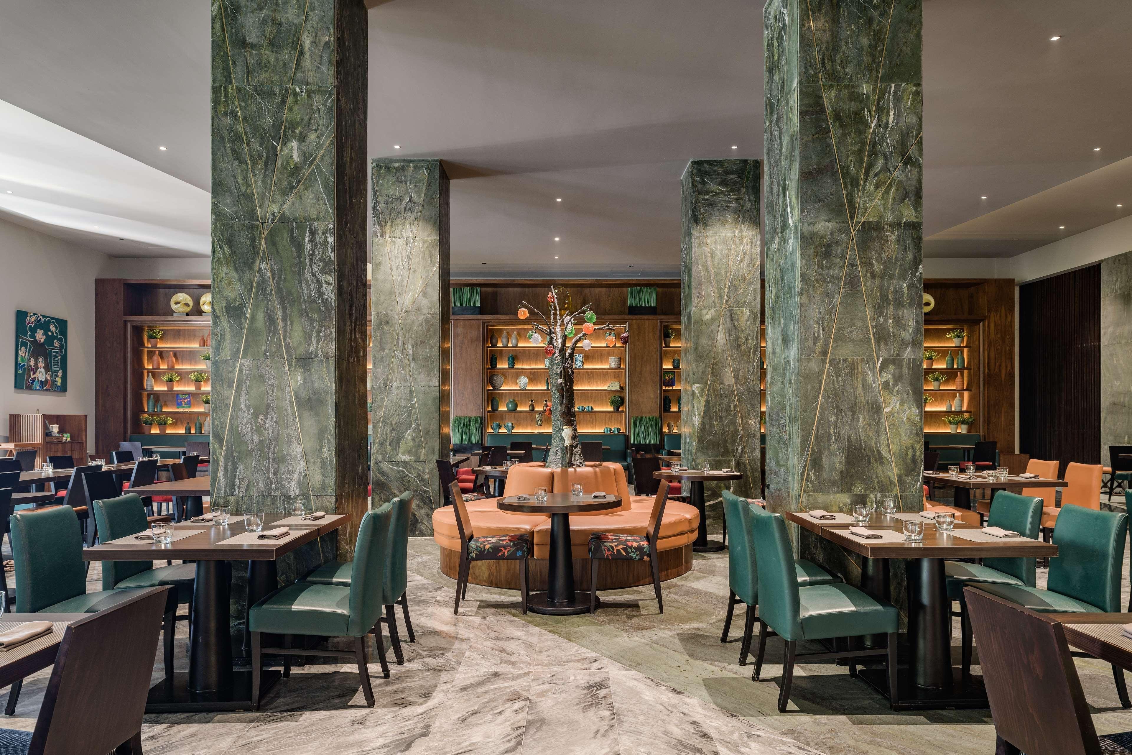 Dusit Thani LakeView Cairo 16