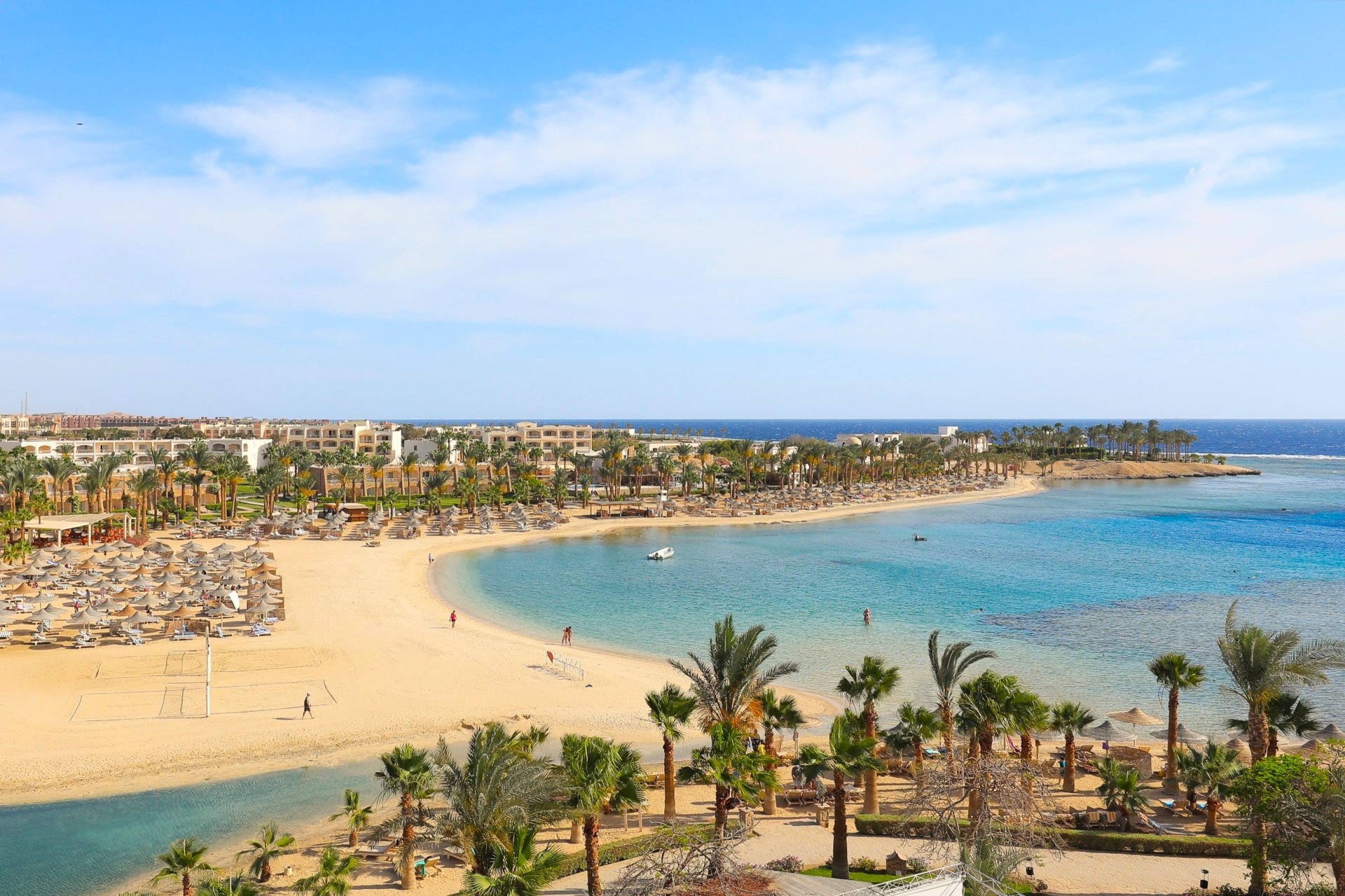 Brayka Bay Reef Resort – písečná pláž a zátoka