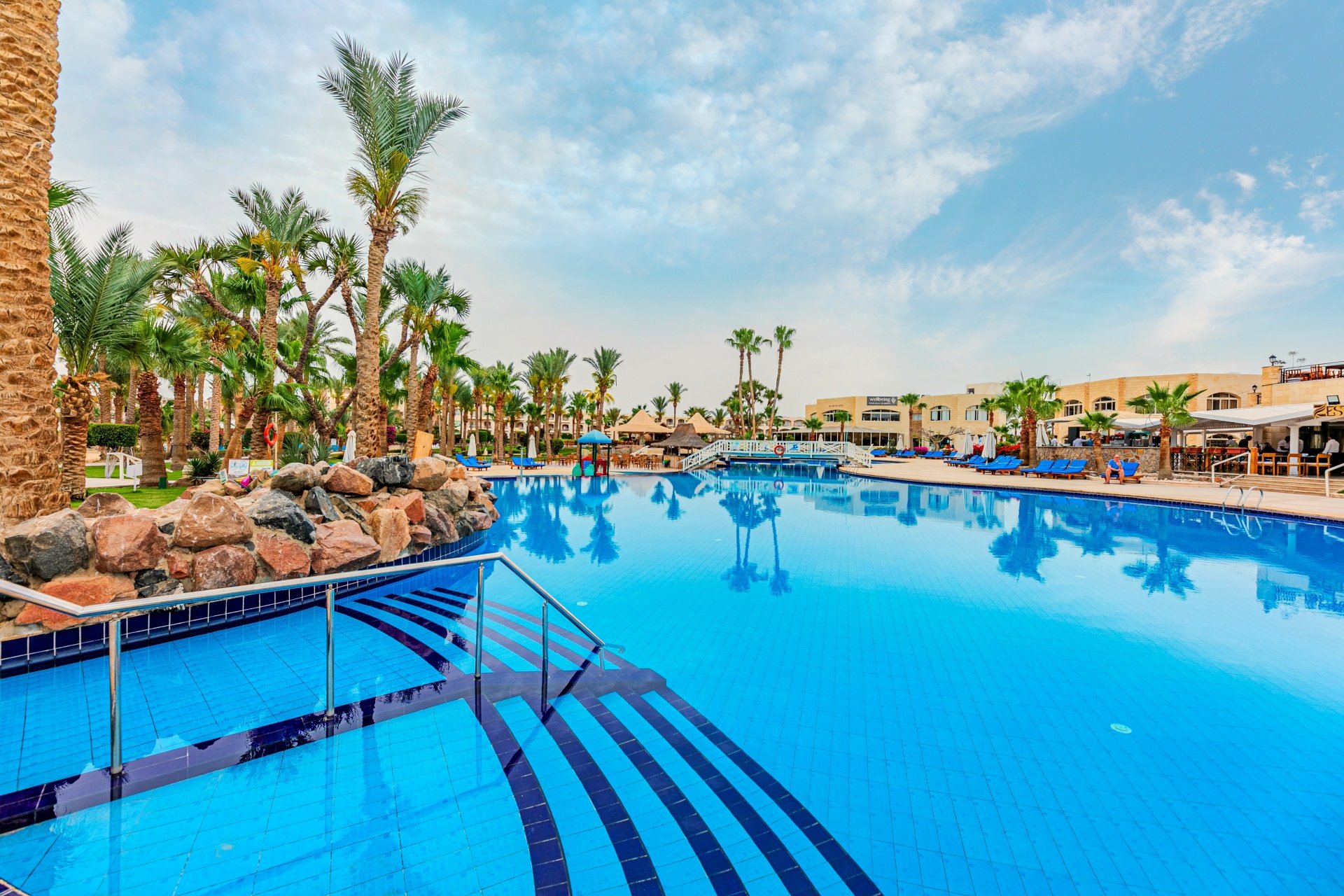 Brayka Bay Reef Resort – písečná pláž a zátoka
