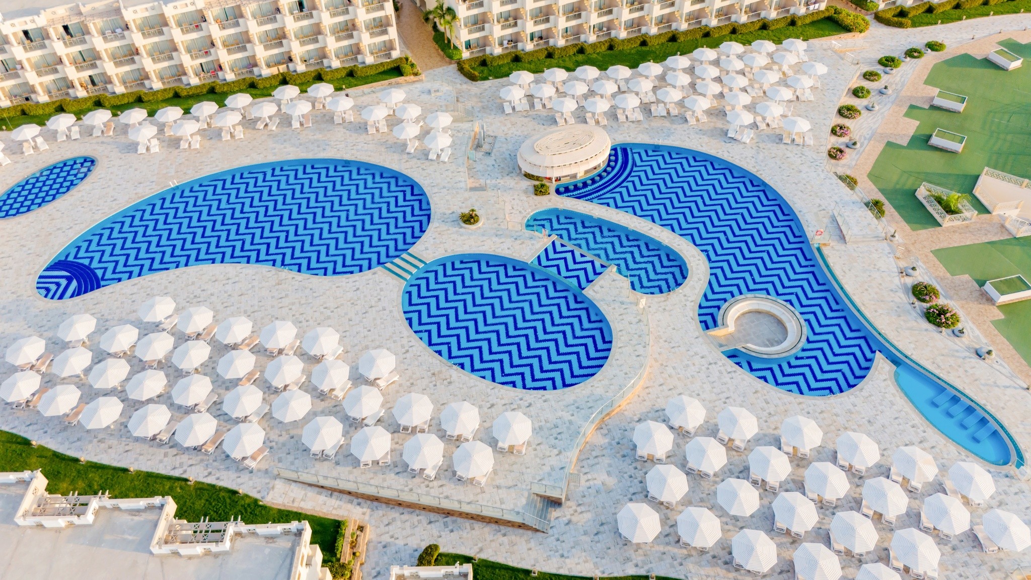 Sirena Beach Resort & Spa 16