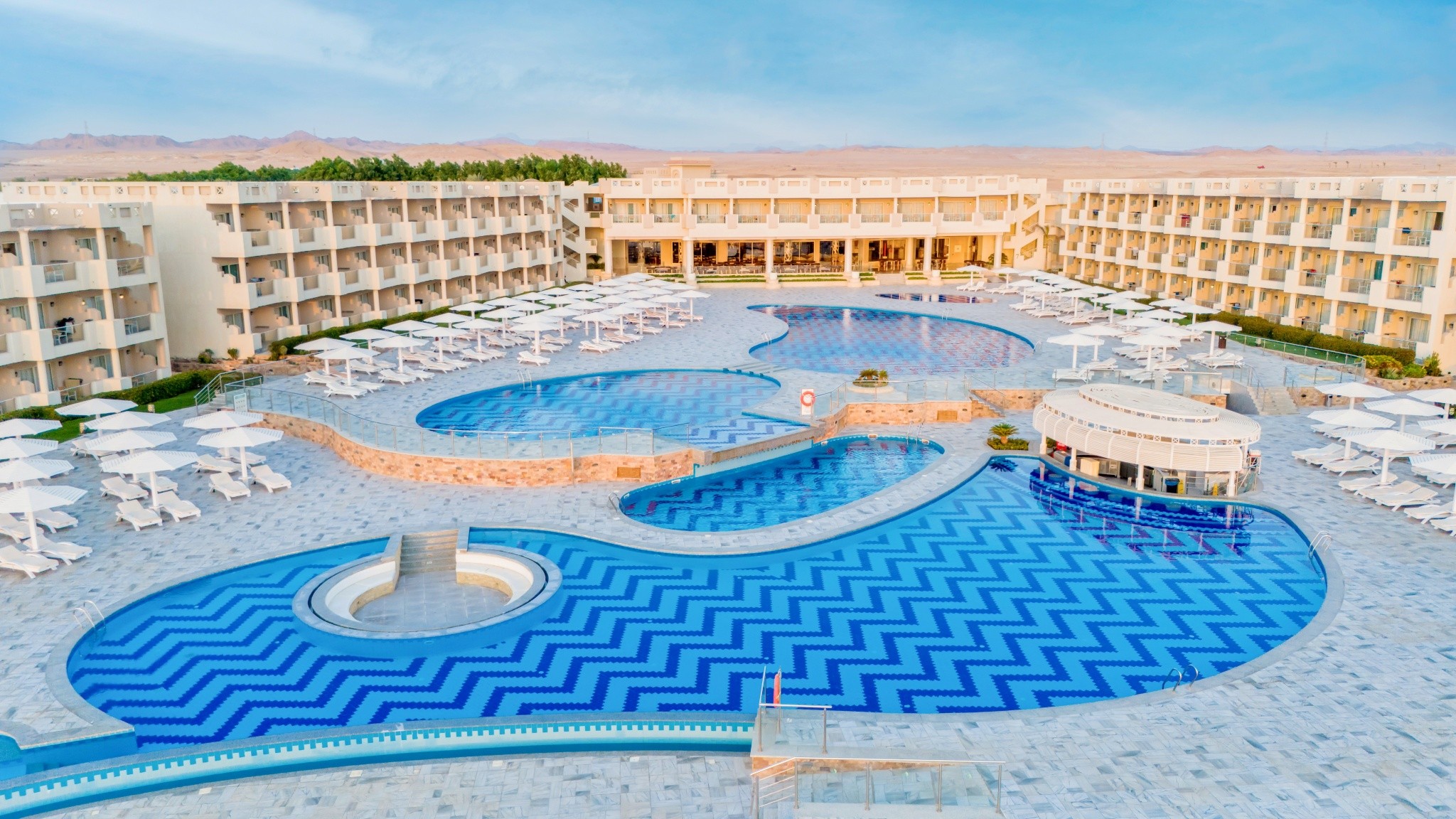 Sirena Beach Resort & Spa 15