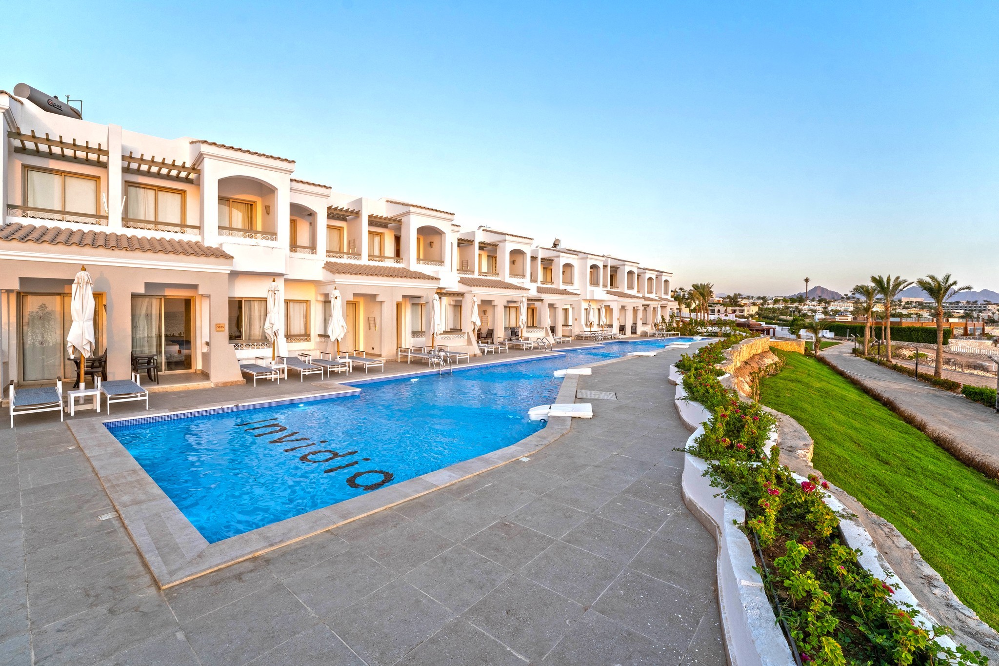 Invidia Coral Beach Tiran