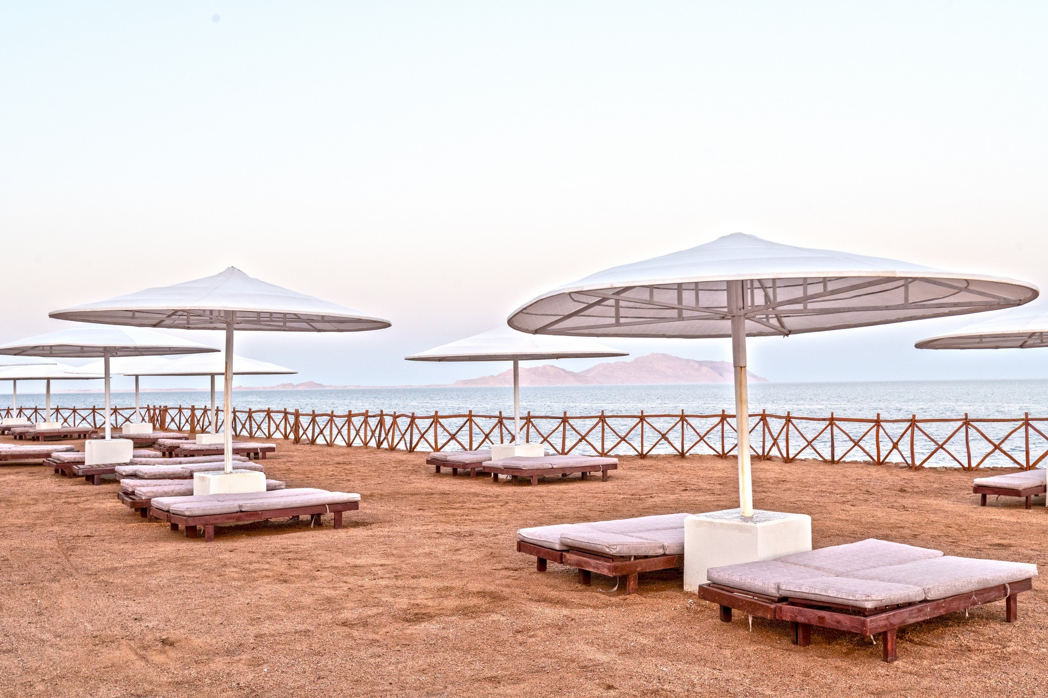 Invidia Coral Beach Tiran