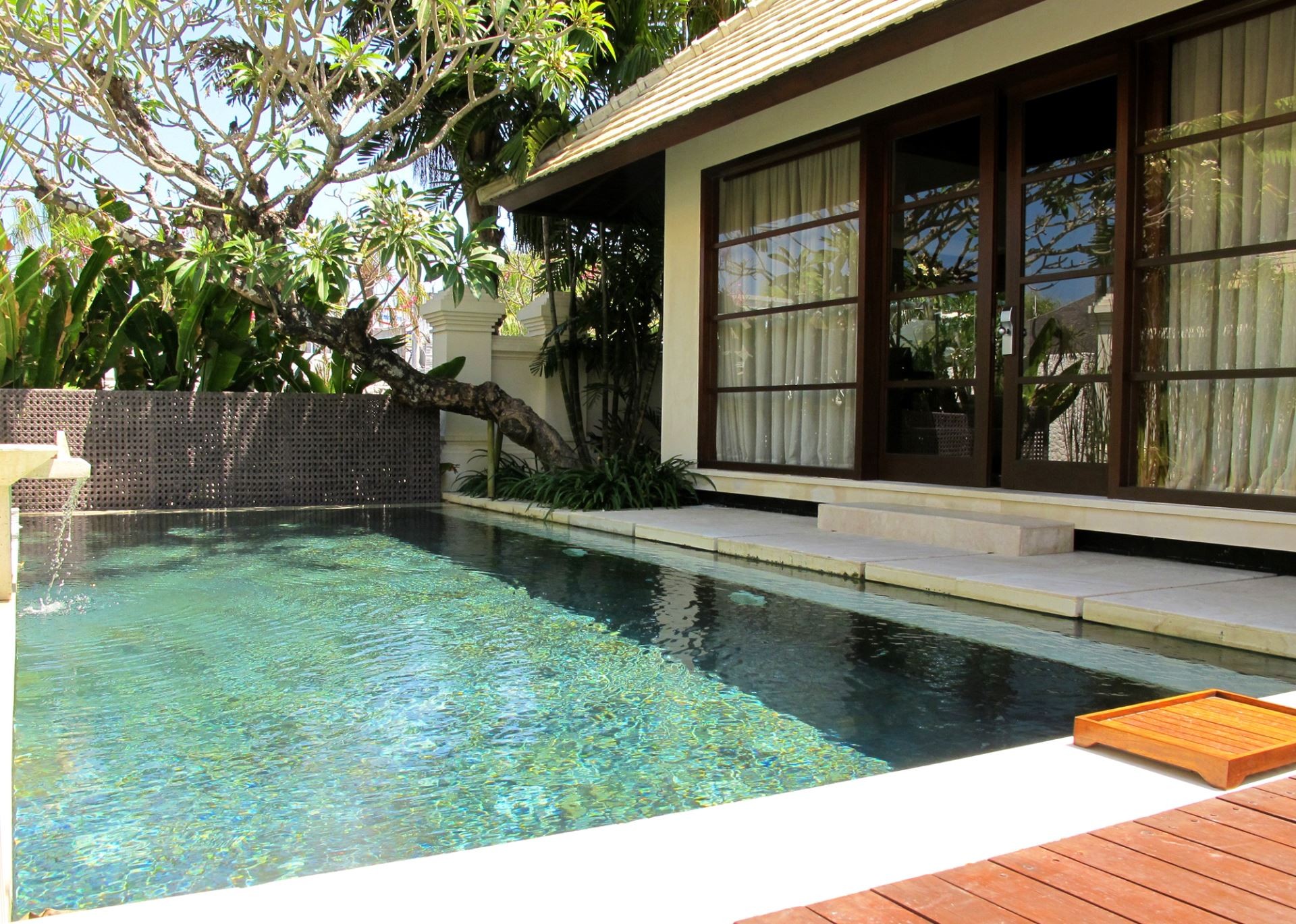 The Royal Santrian 7