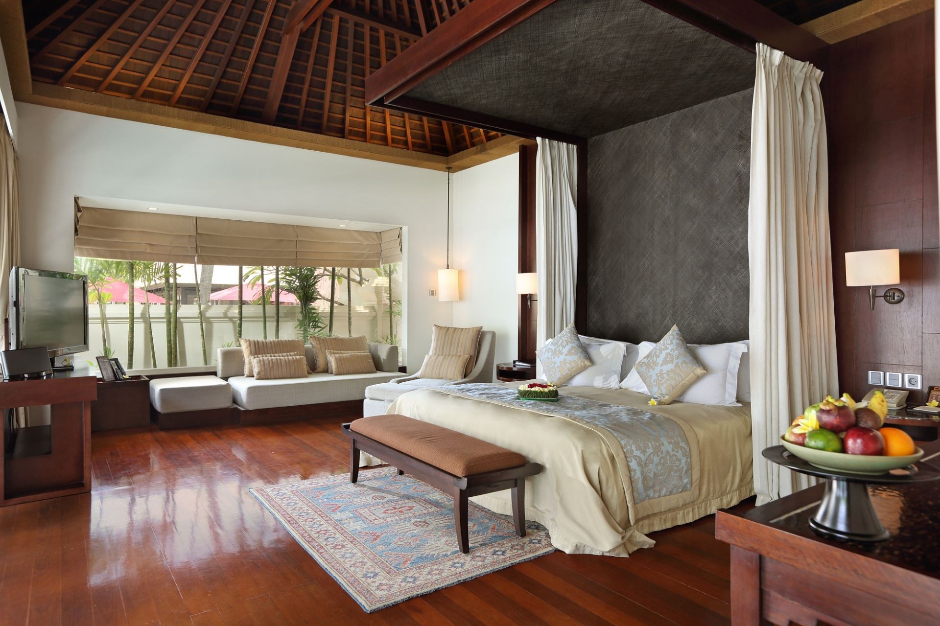 The Royal Santrian 10