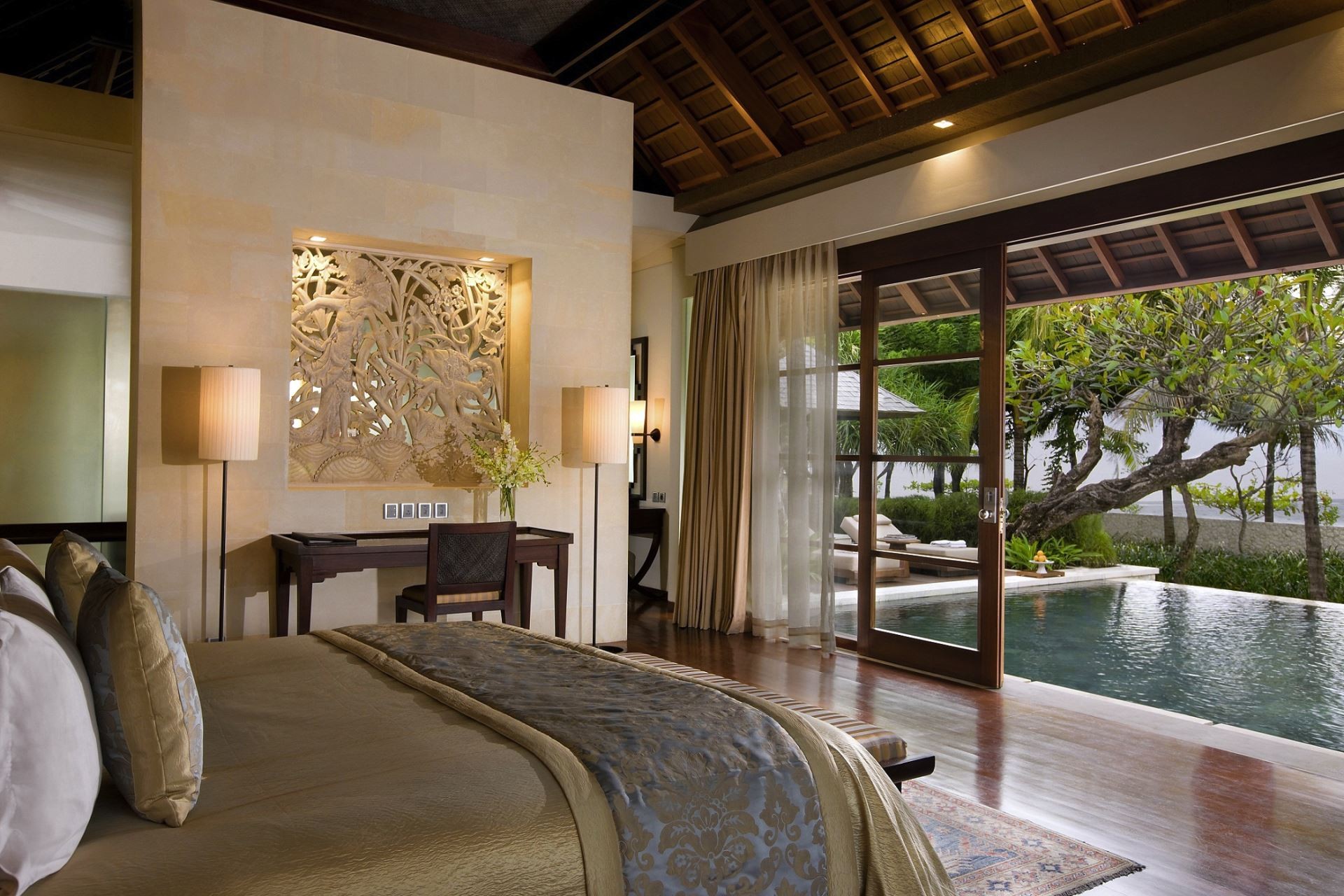 The Royal Santrian 11