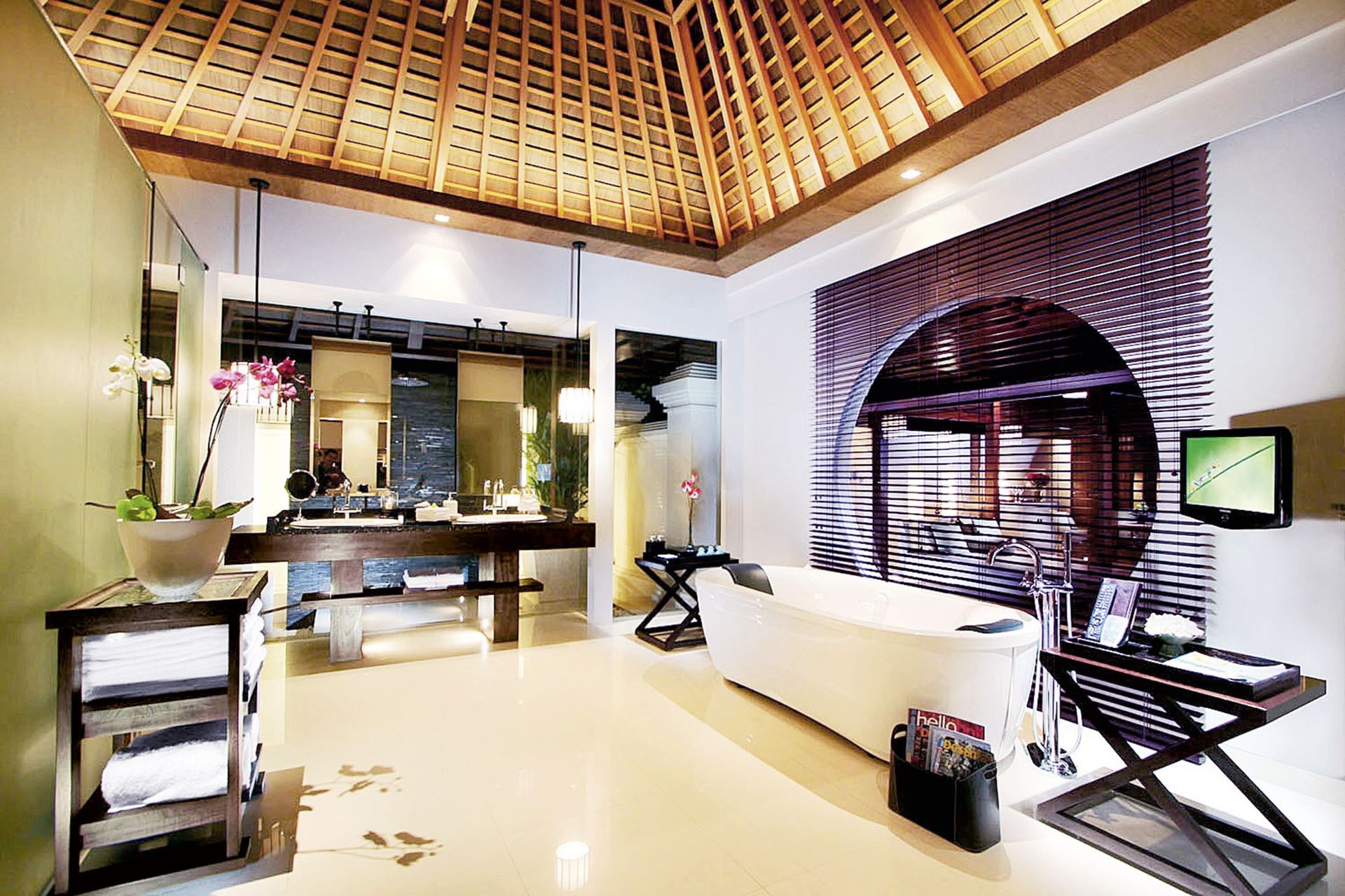 The Royal Santrian 13