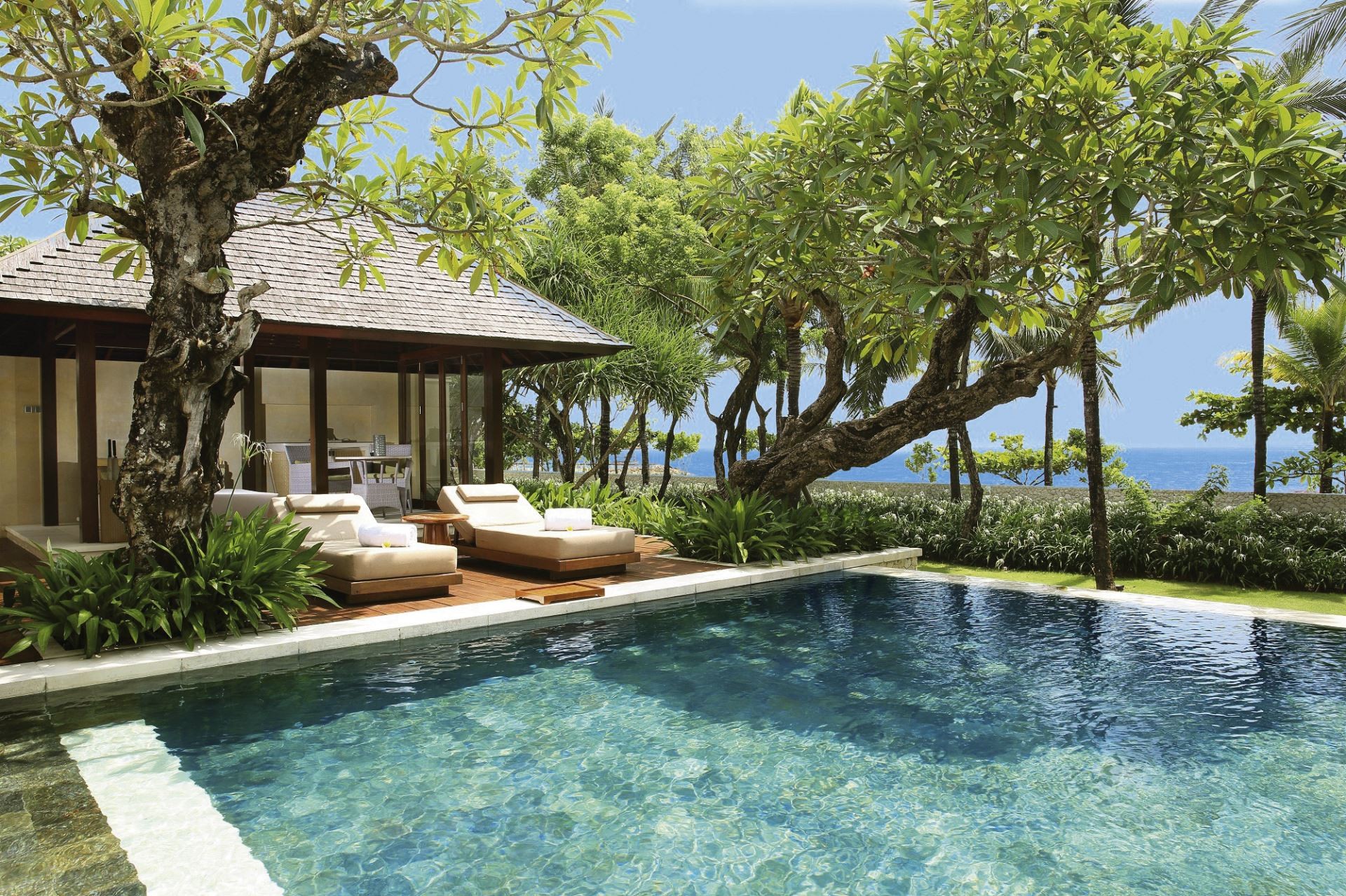 The Royal Santrian 6