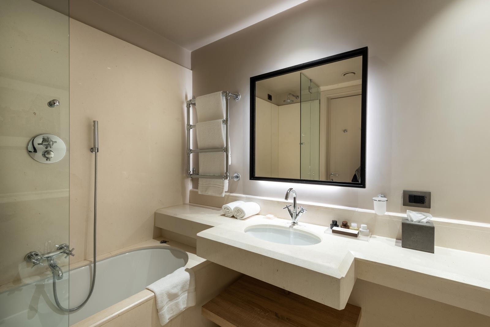 A. Roma Lifestyle 11