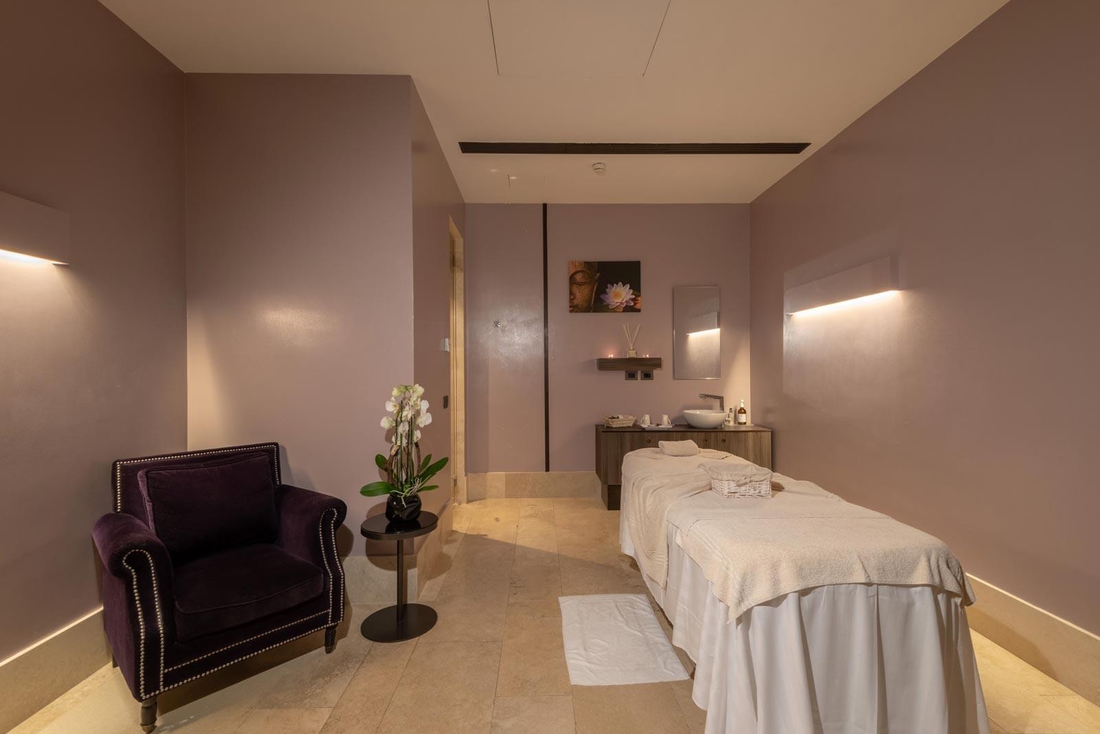 A. Roma Lifestyle 18