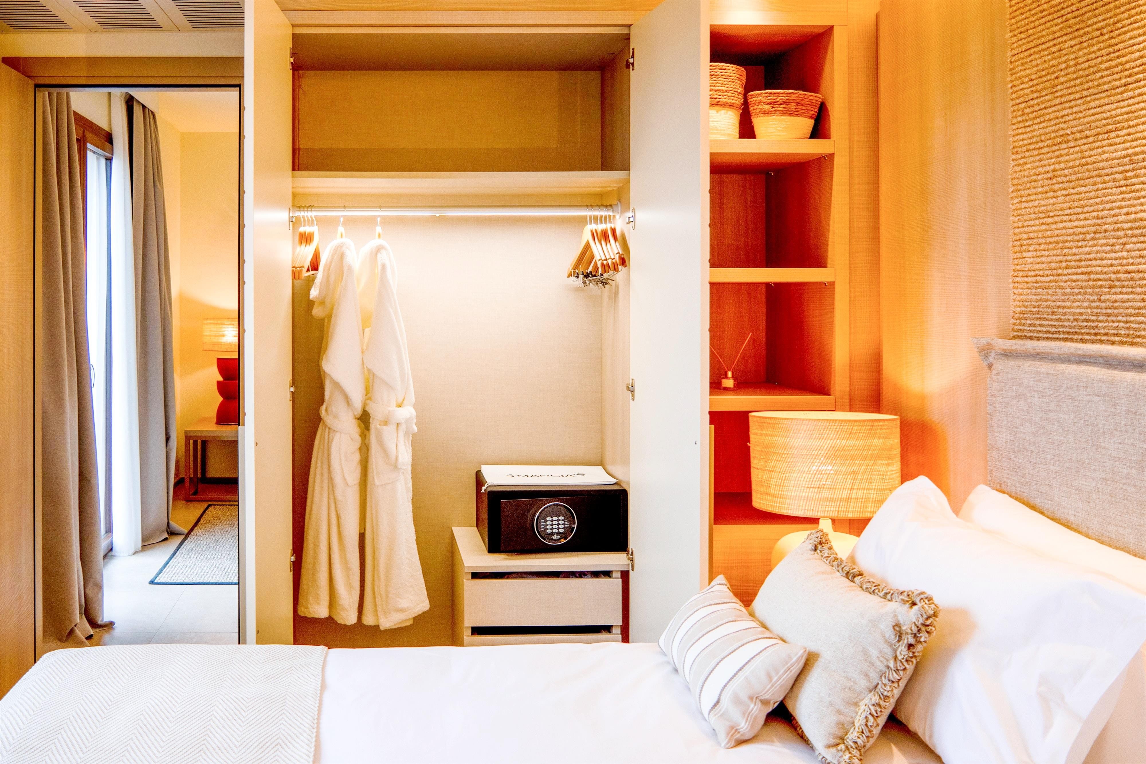 Mangia´s Santa Teresa, Sardinia, Curio Collection by Hilton 11