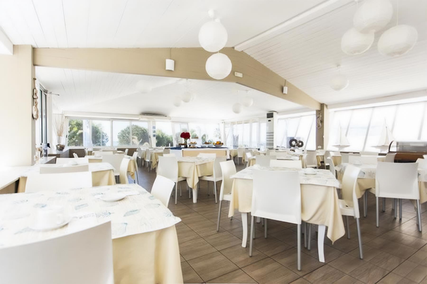 Baia Del Sole Hotel Sul Mare 11