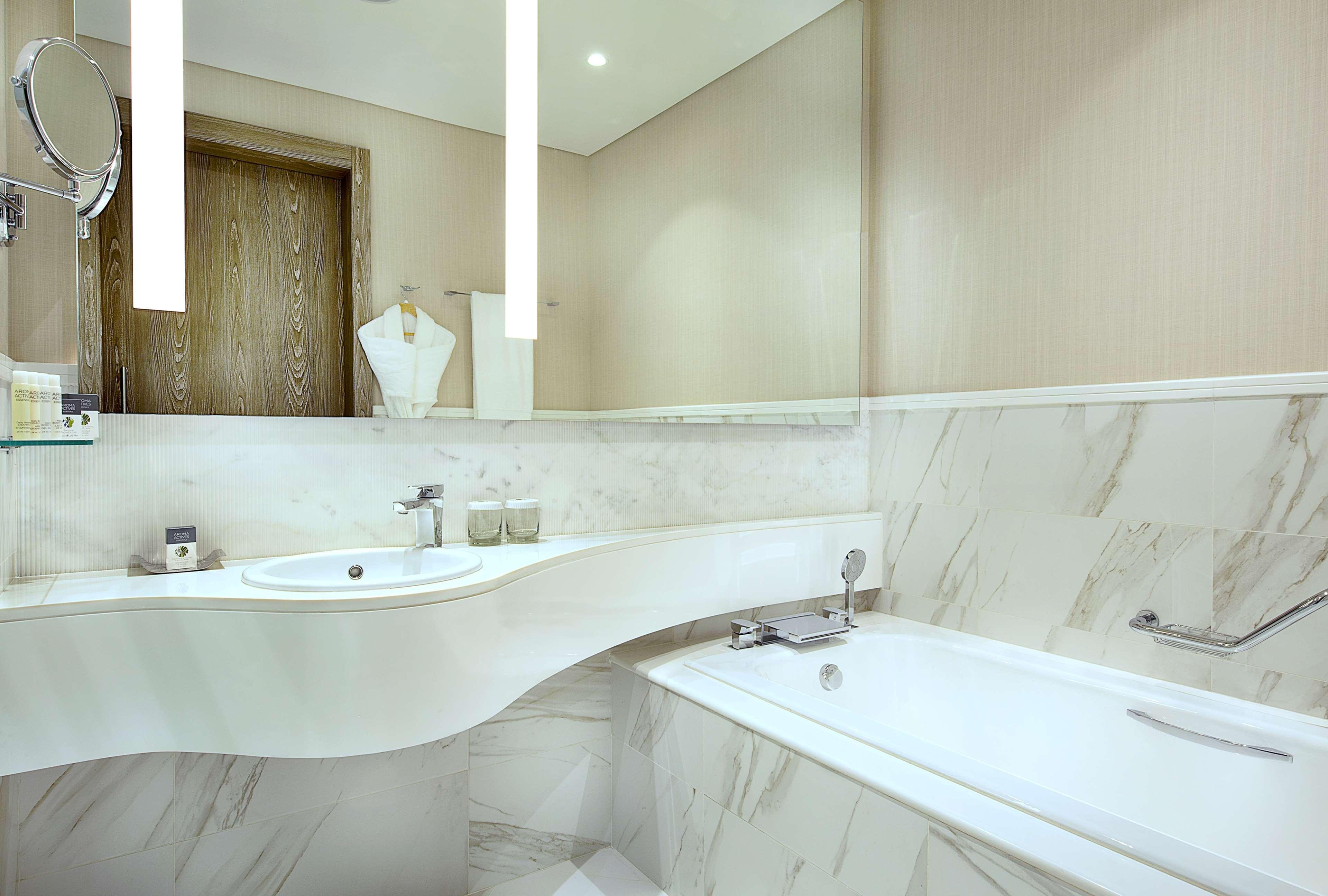 DoubleTree by Hilton Doha - Old Town 6