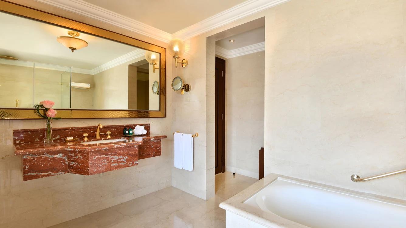 Sheraton Grand Doha 11