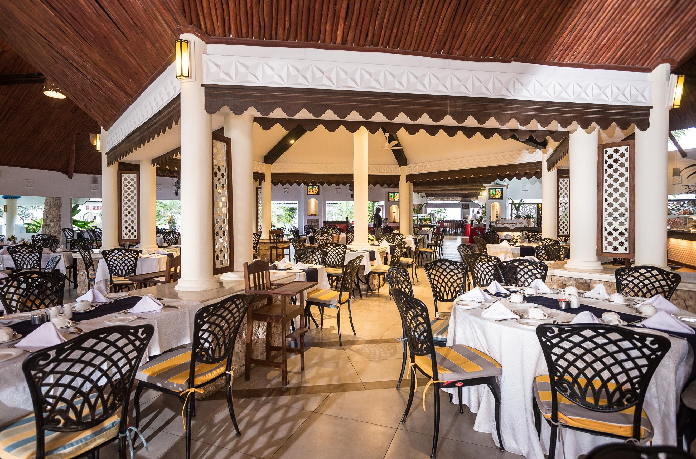 PrideInn Paradise Beach Hotel & Spa 10