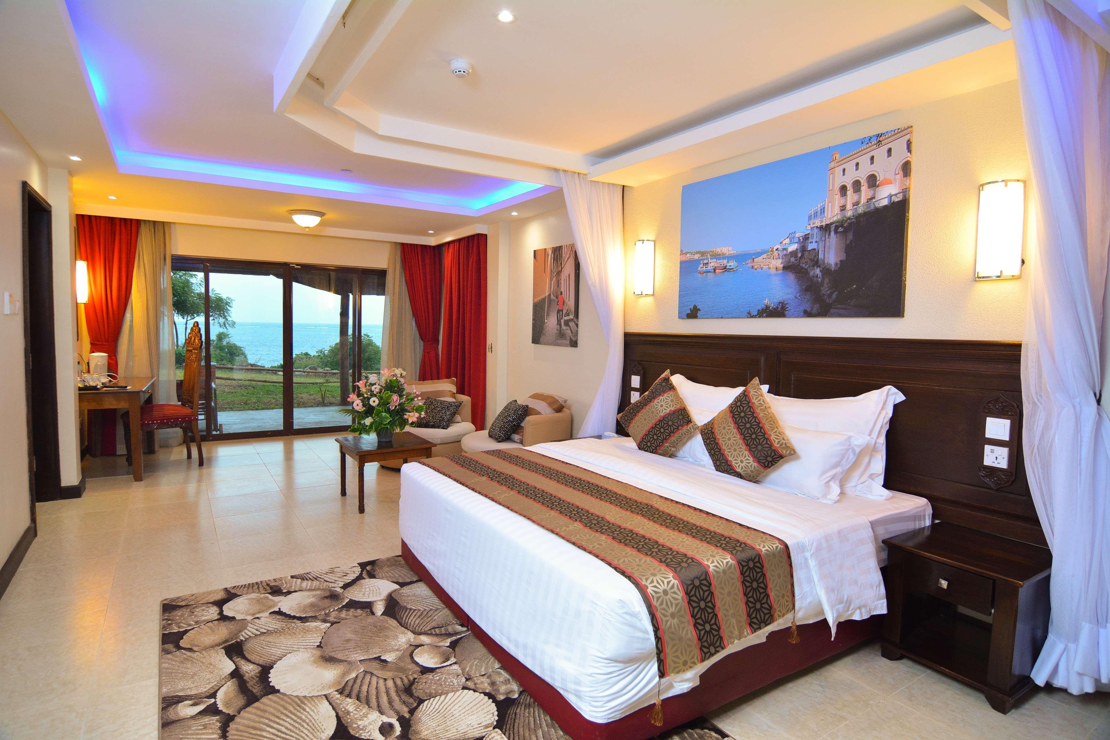 PrideInn Paradise Beach Hotel & Spa 6