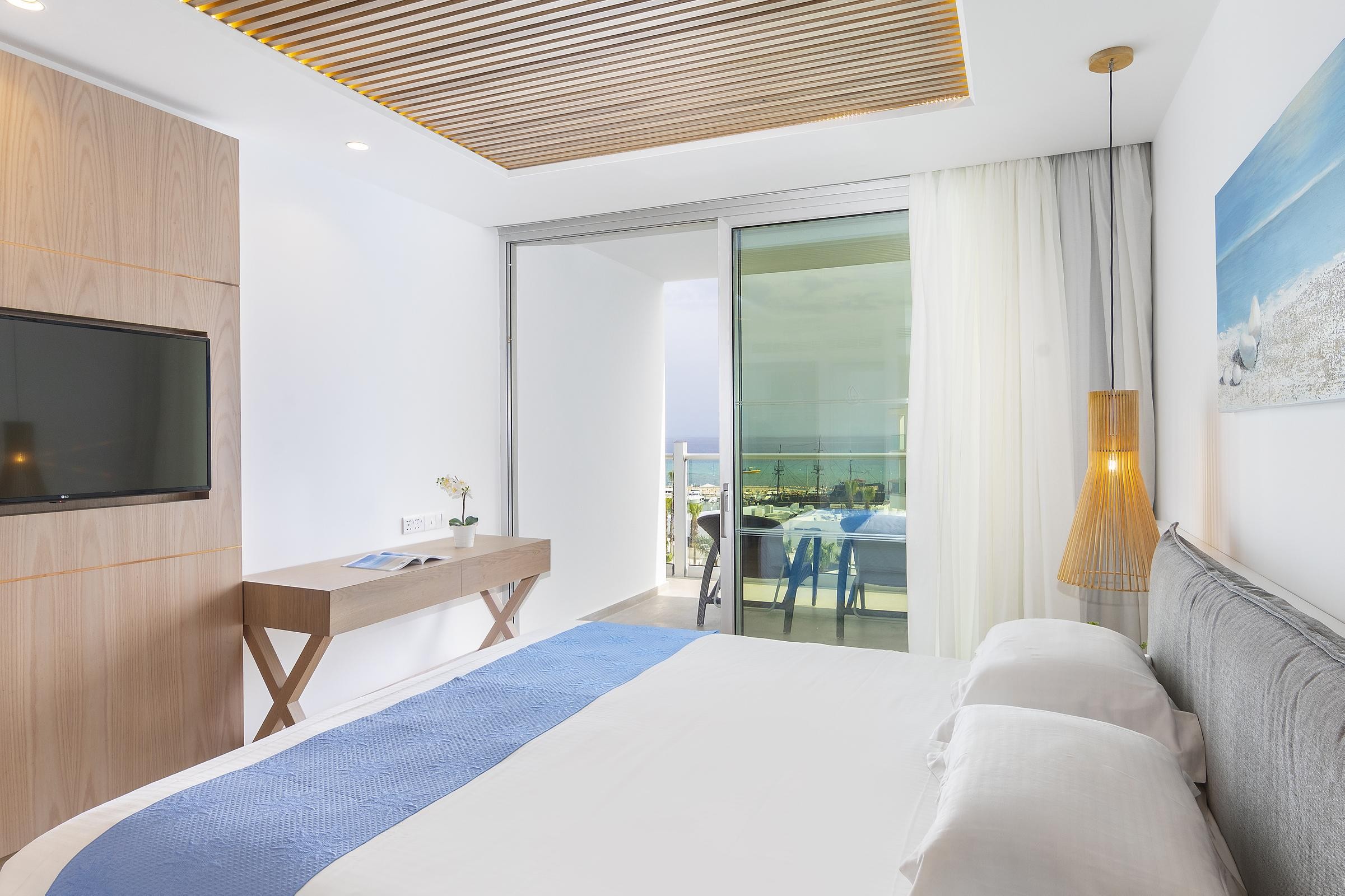 Limanaki Beach Hotel & Suites 6