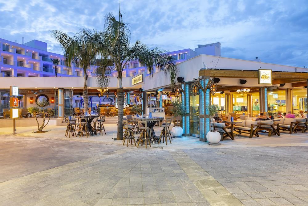 Limanaki Beach Hotel & Suites 10