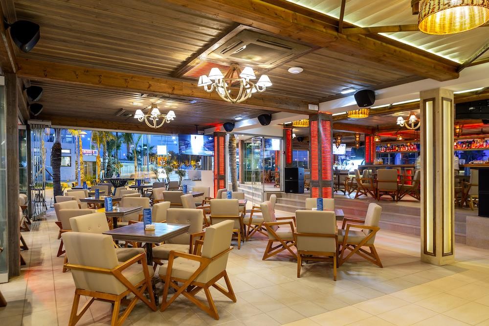 Limanaki Beach Hotel & Suites 9