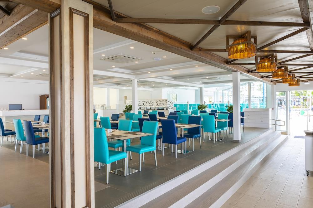 Limanaki Beach Hotel & Suites 8