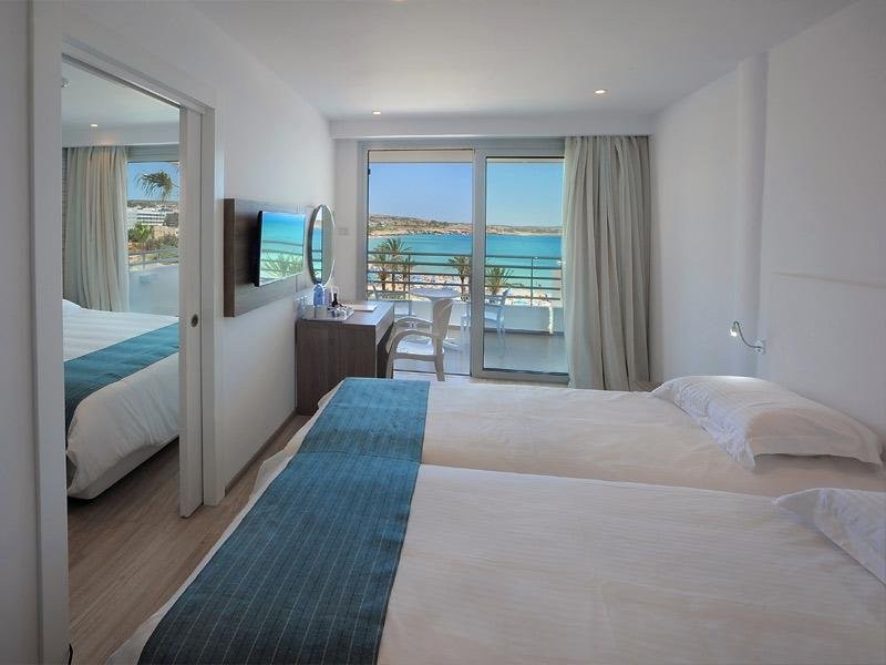 Okeanos Beach Boutique 6