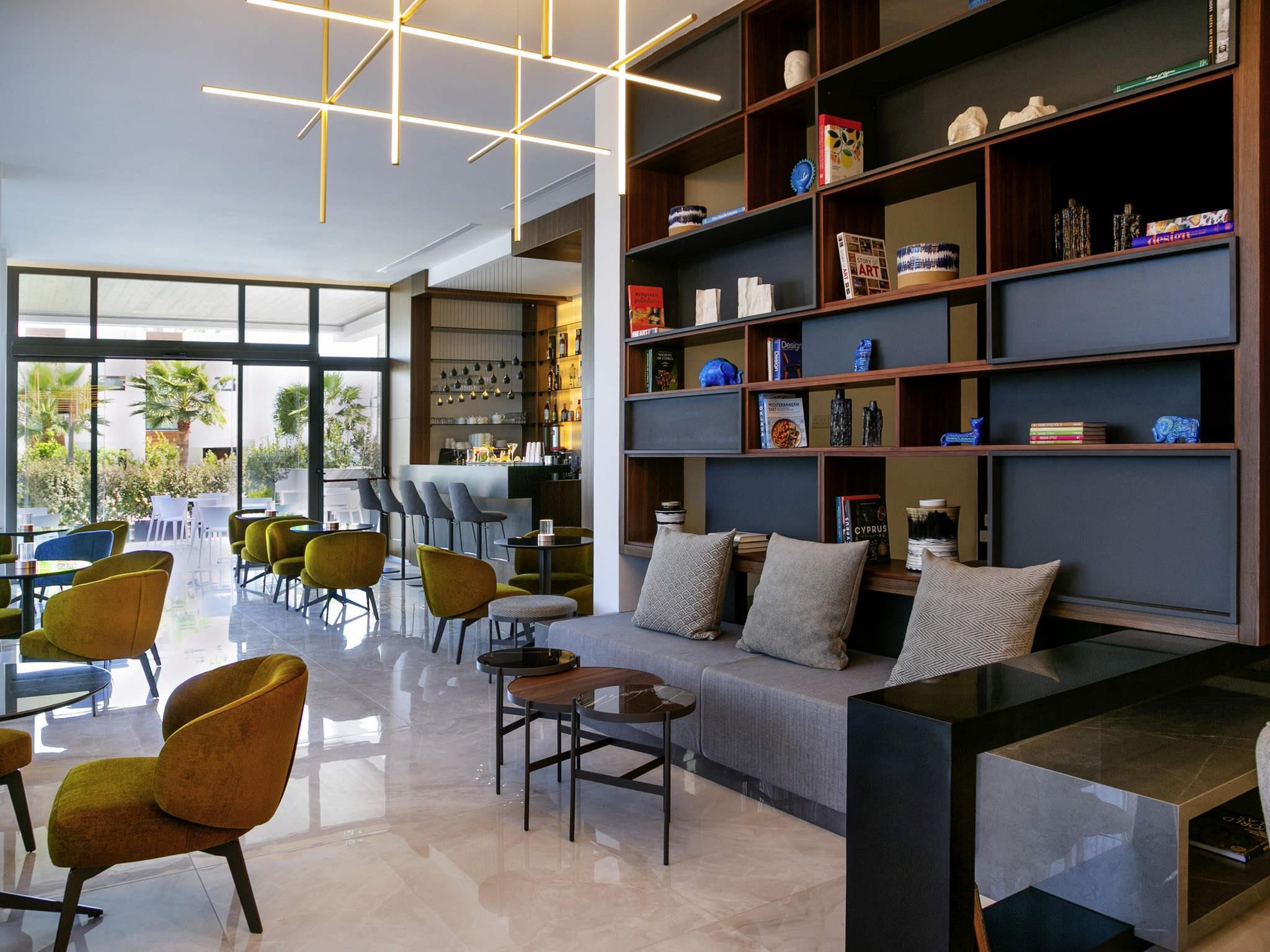 Mercure Larnaca Beach Resort 15