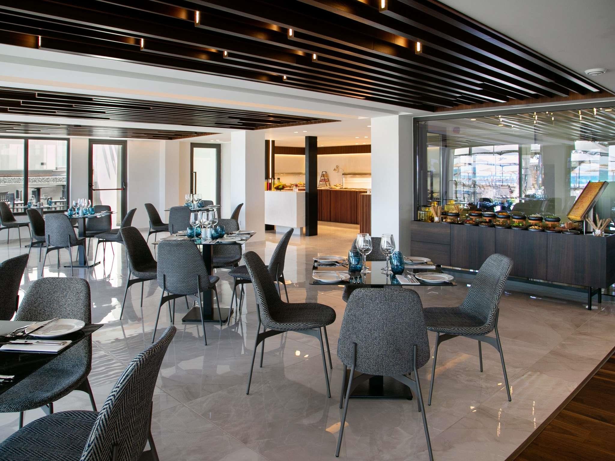 Mercure Larnaca Beach Resort 13