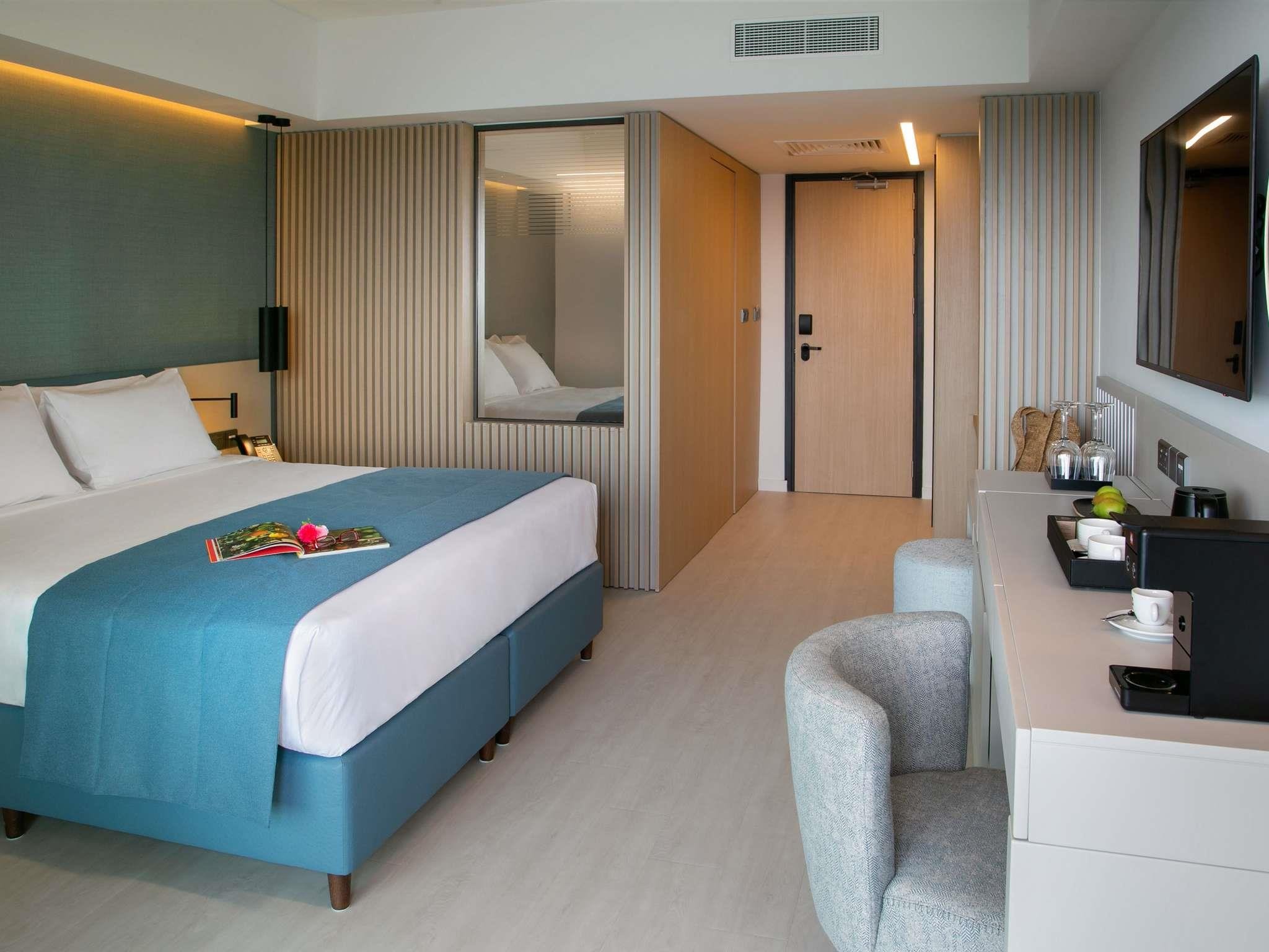 Mercure Larnaca Beach Resort 7