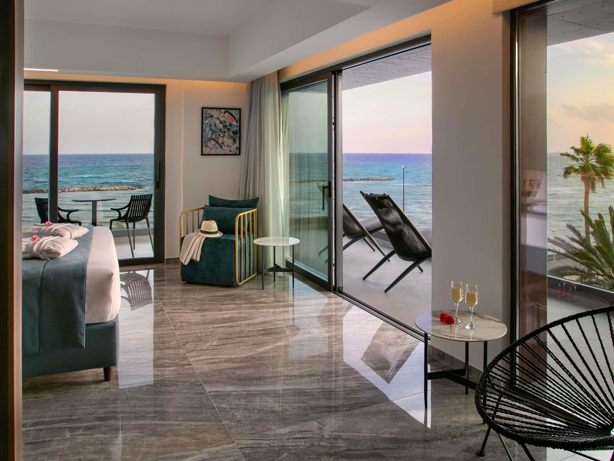 Mercure Larnaca Beach Resort 10