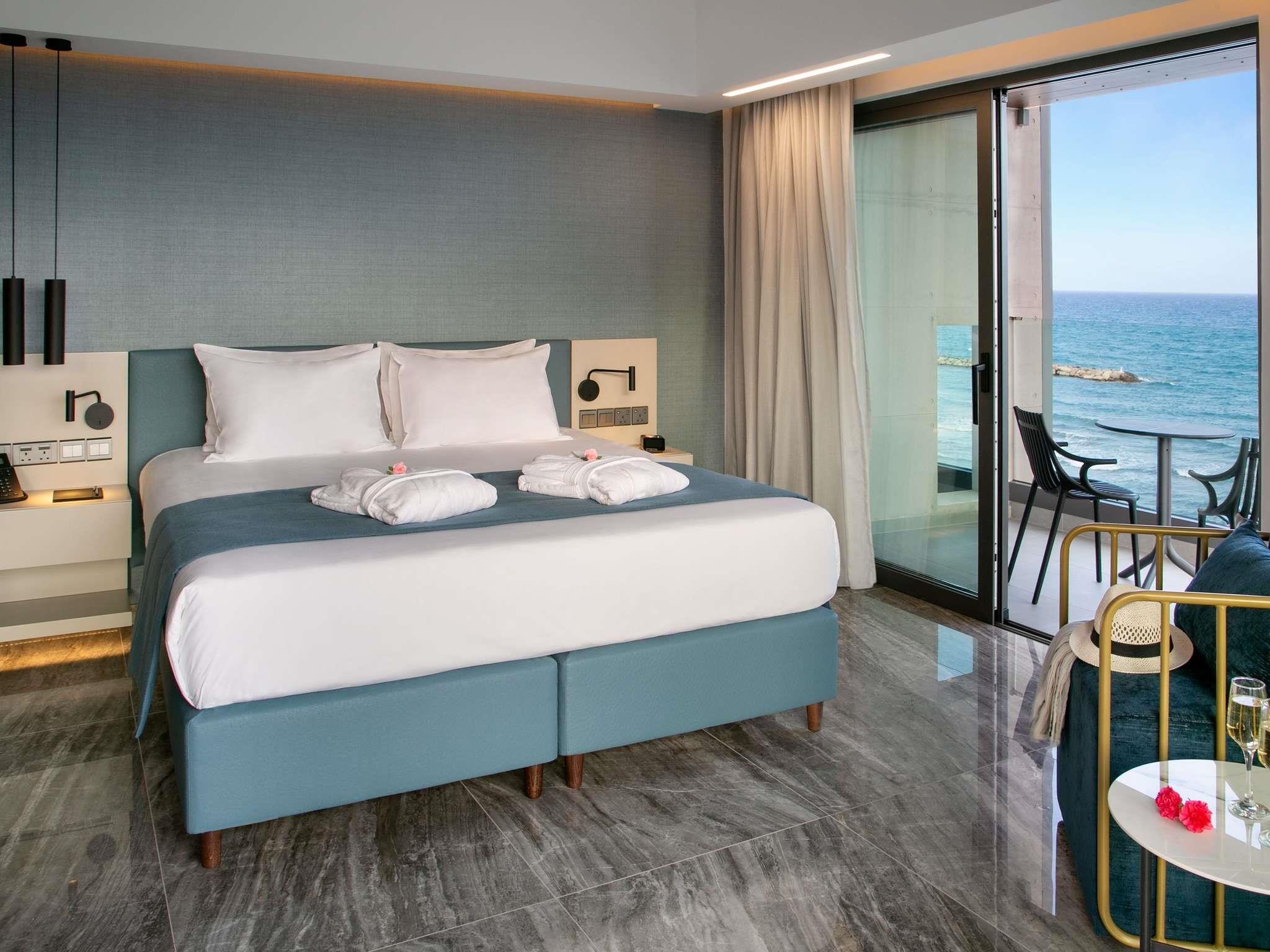 Mercure Larnaca Beach Resort 11