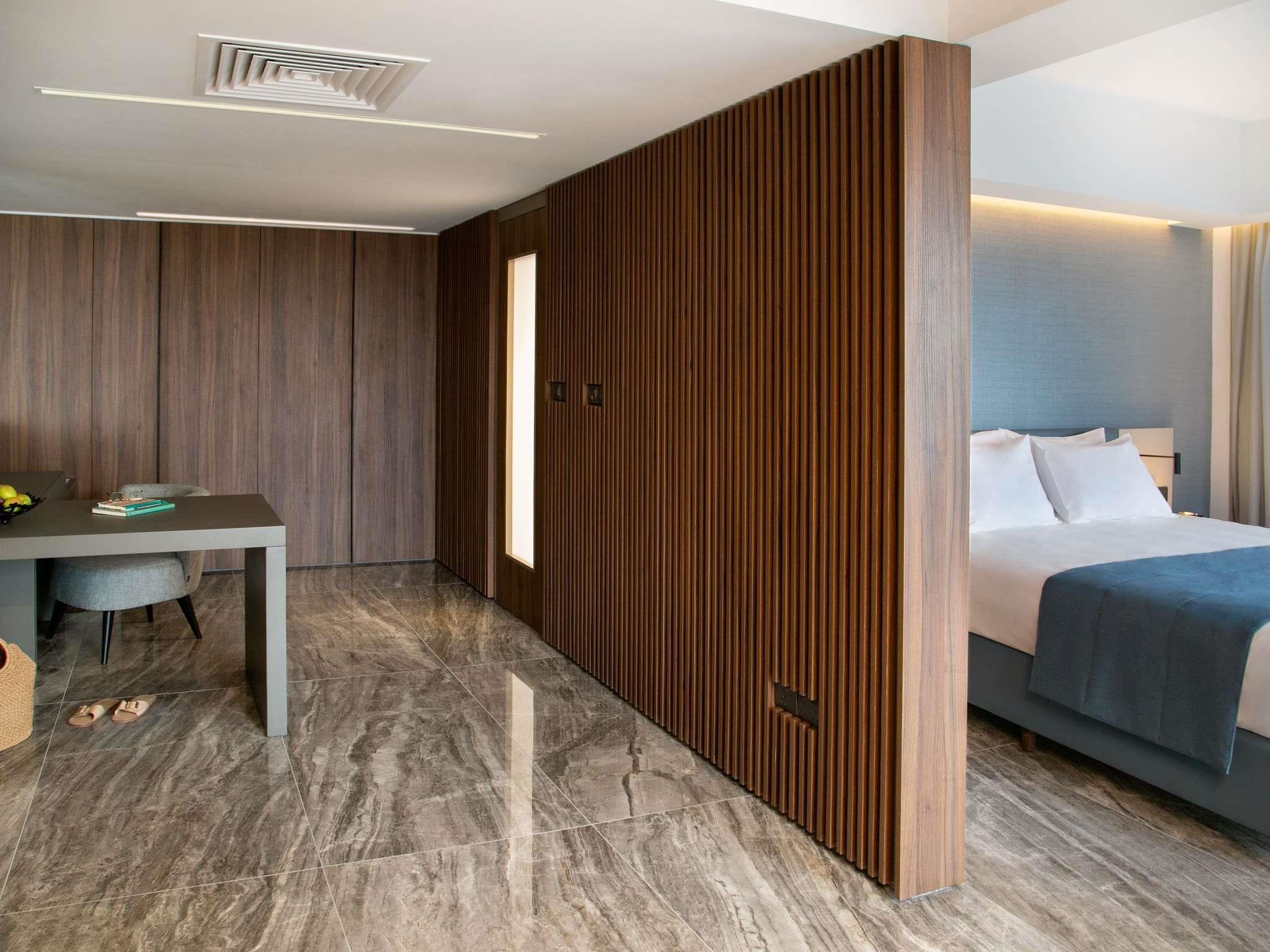 Mercure Larnaca Beach Resort 9