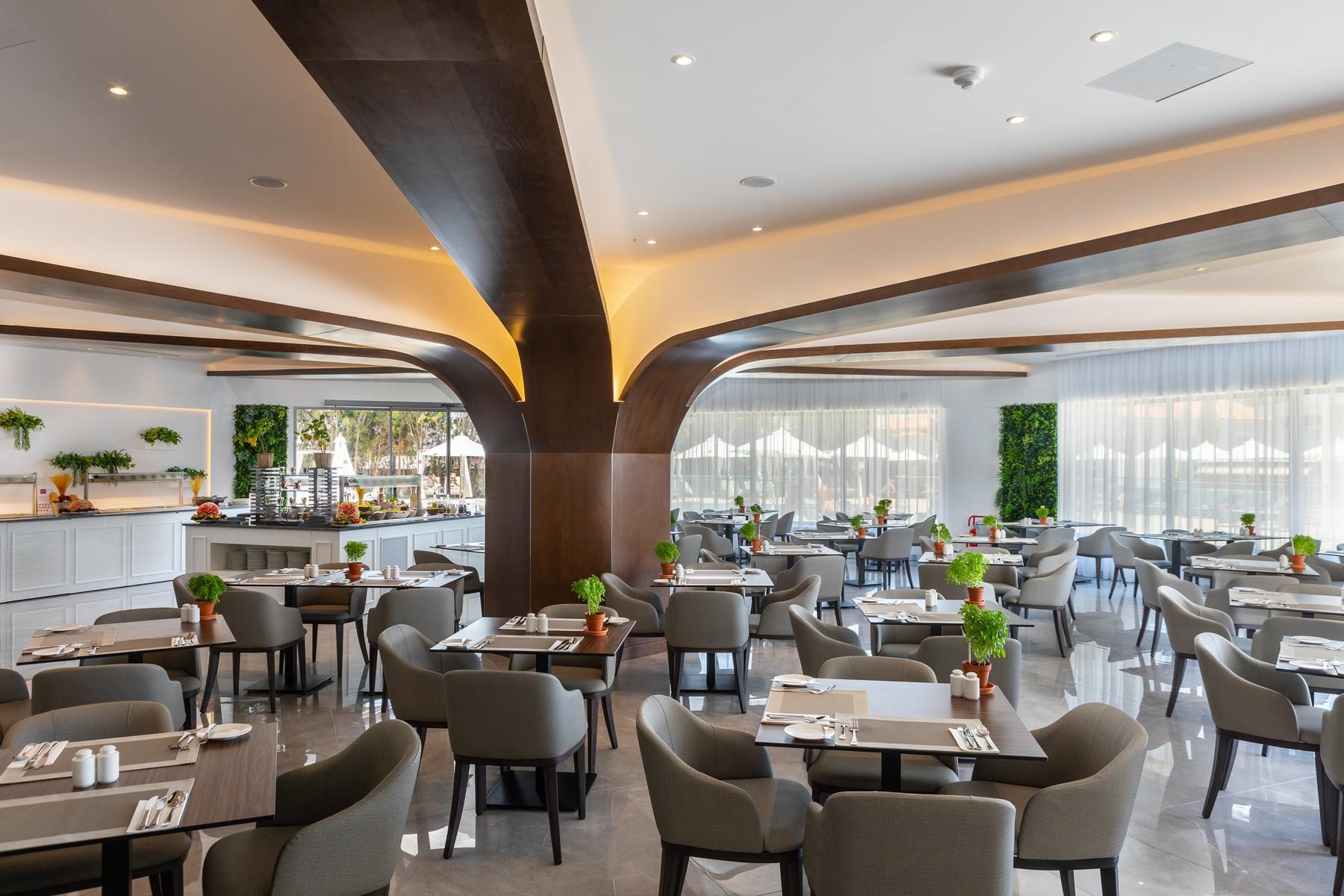 Leonardo Crystal Cove Hotel and Spa by the sea 6