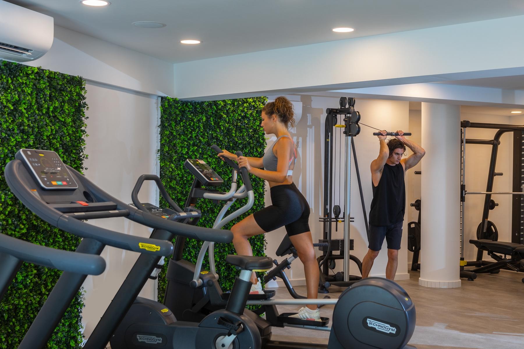 Leonardo Crystal Cove Hotel and Spa by the sea 10