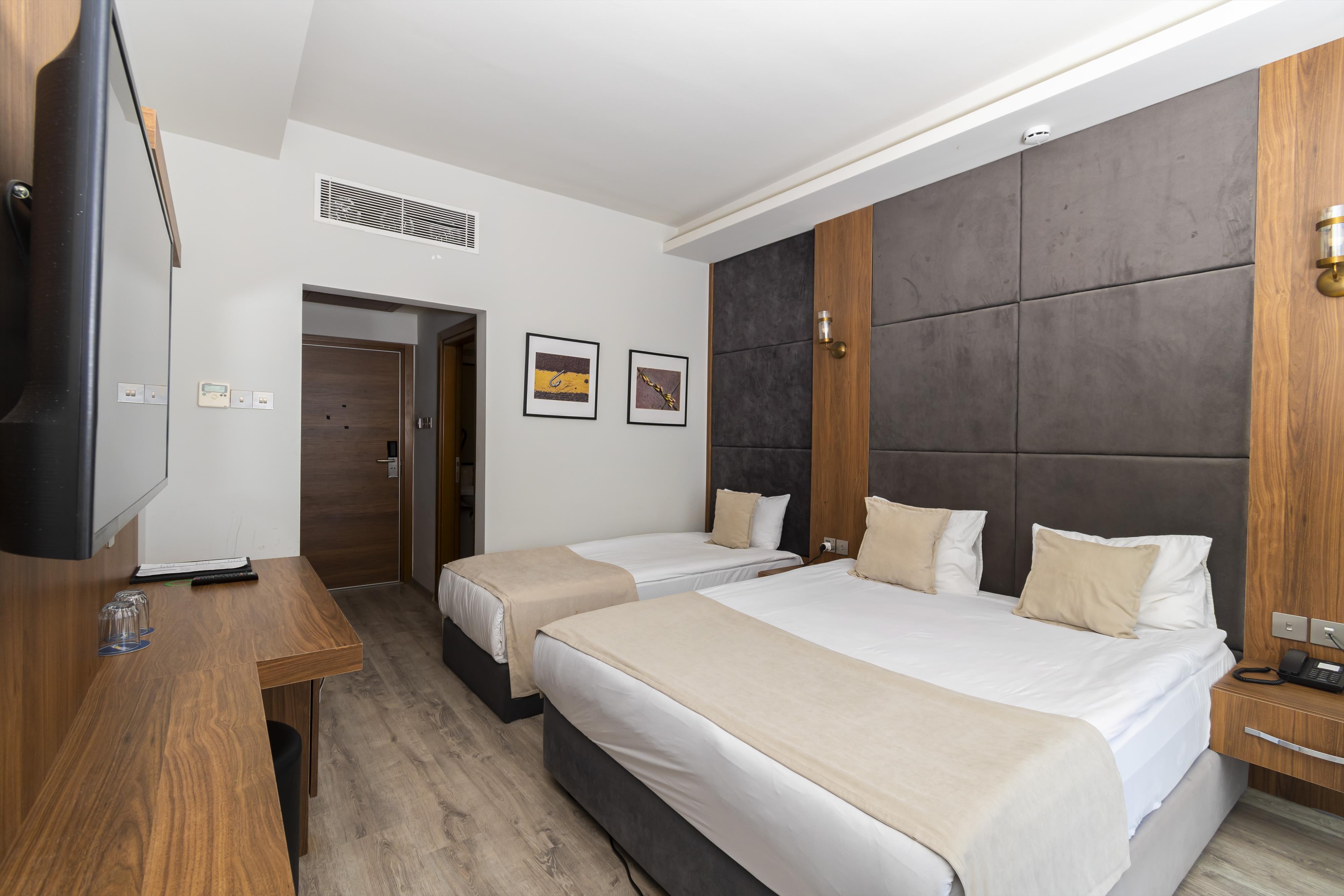 Mimoza Beach Hotel 12