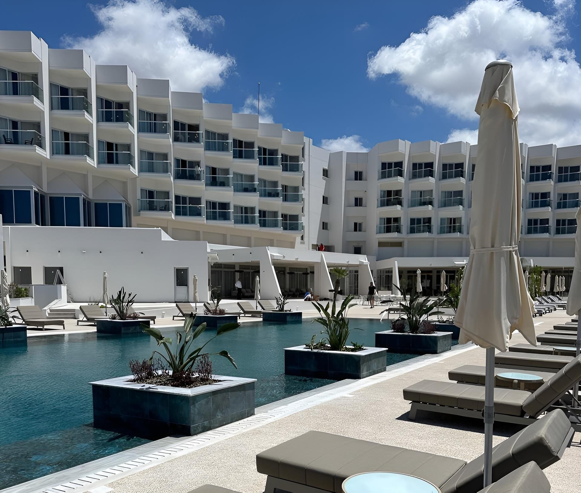 listing card gallery