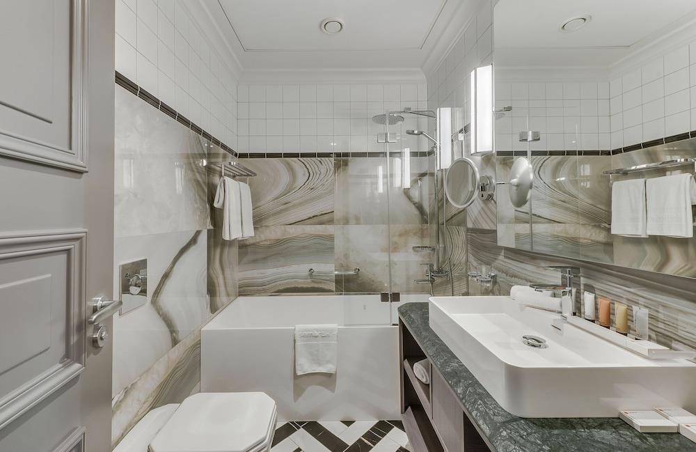 Grand Poet Hotel by Semarah 9