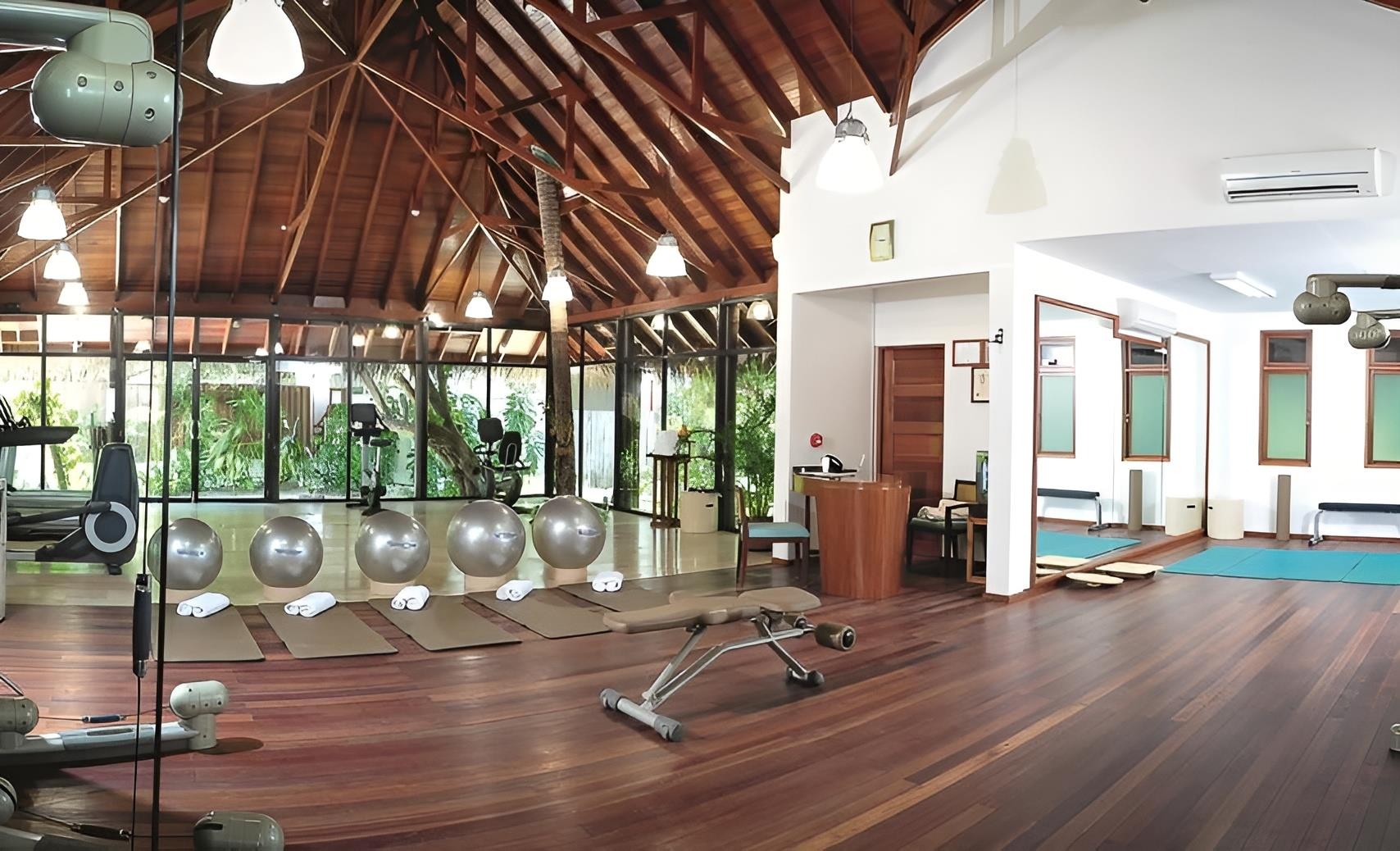 Constance Halaveli Maldives 13