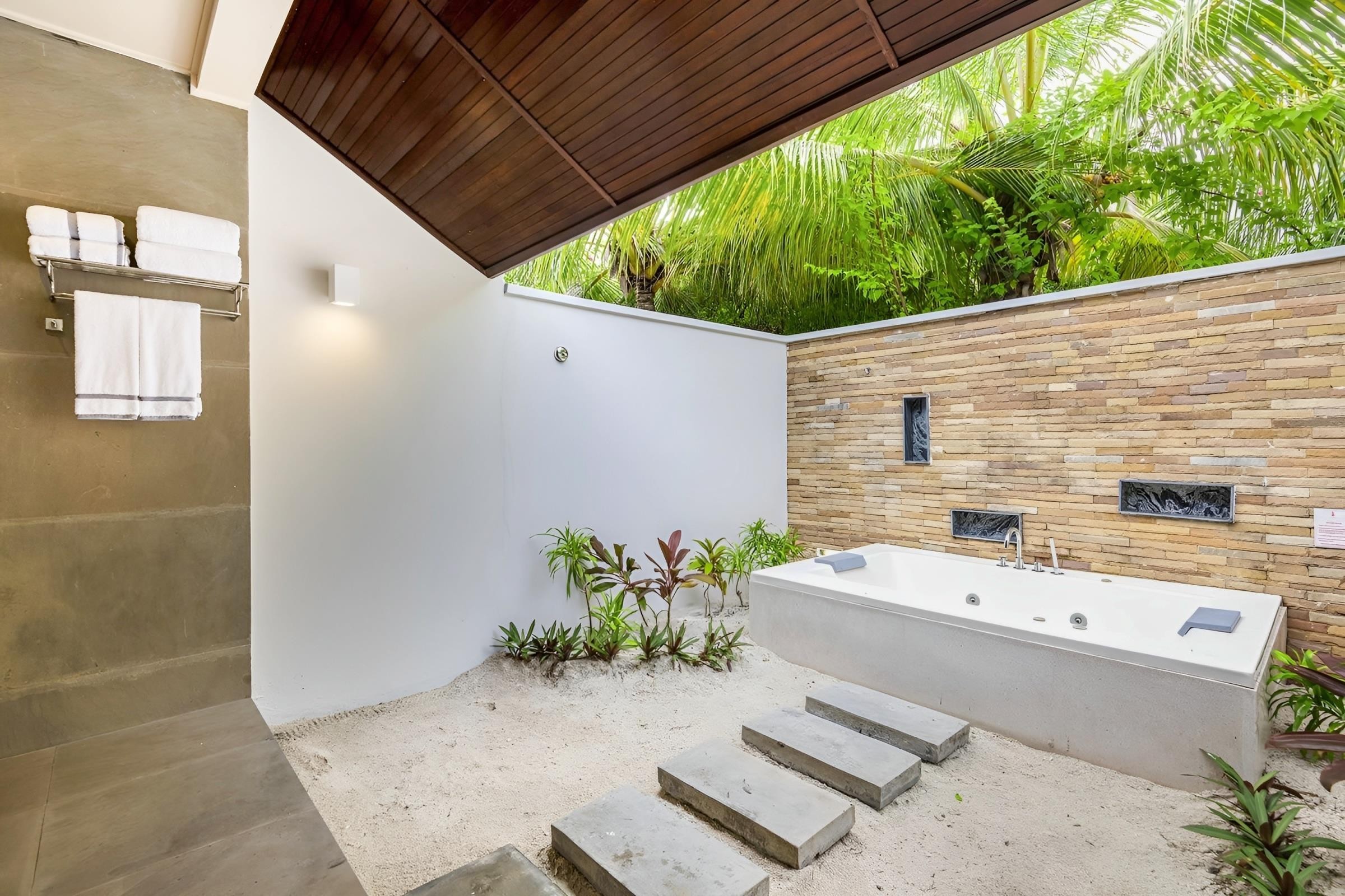 Lily Beach Resort & Spa 7