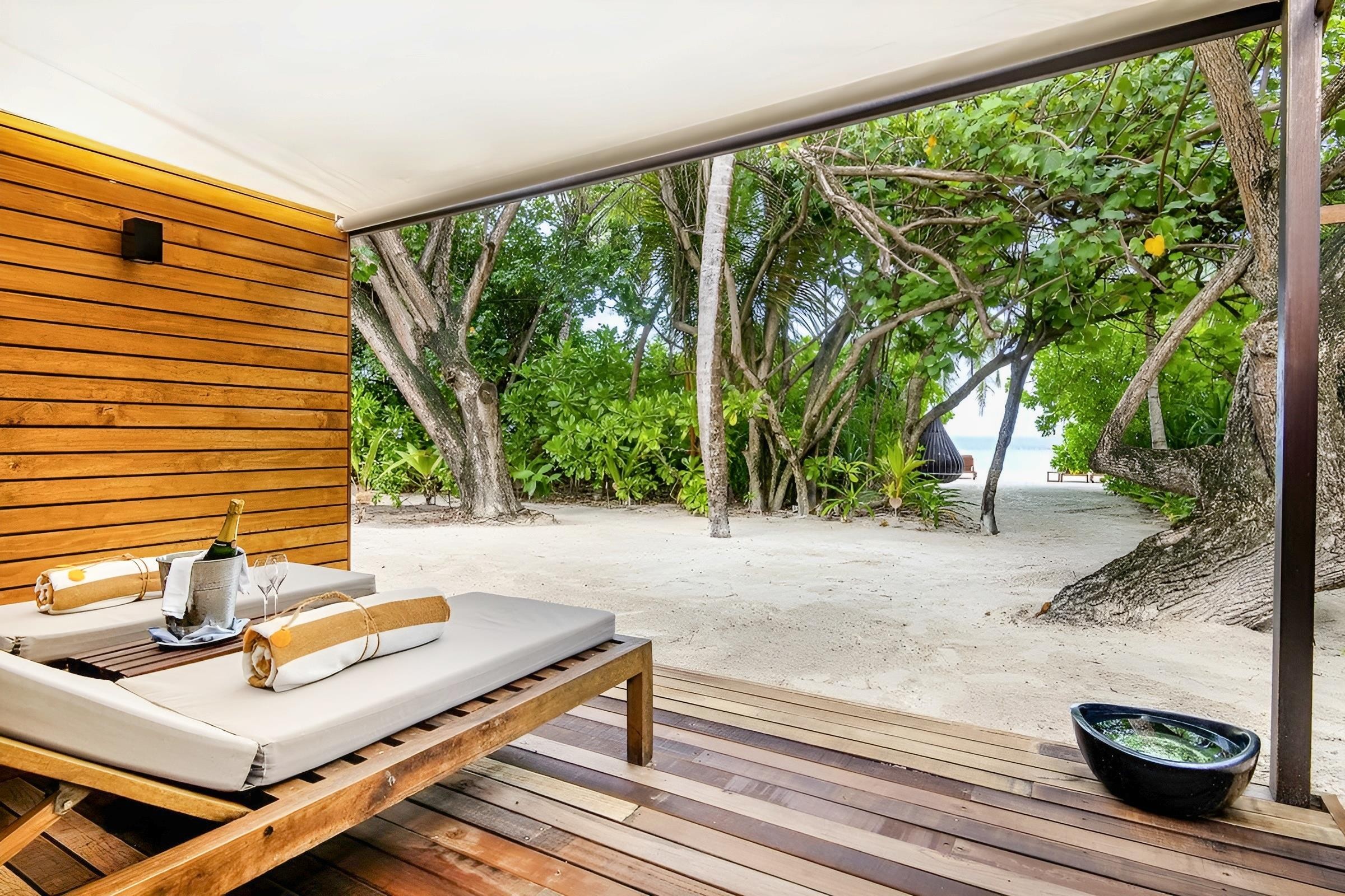 Lily Beach Resort & Spa 8