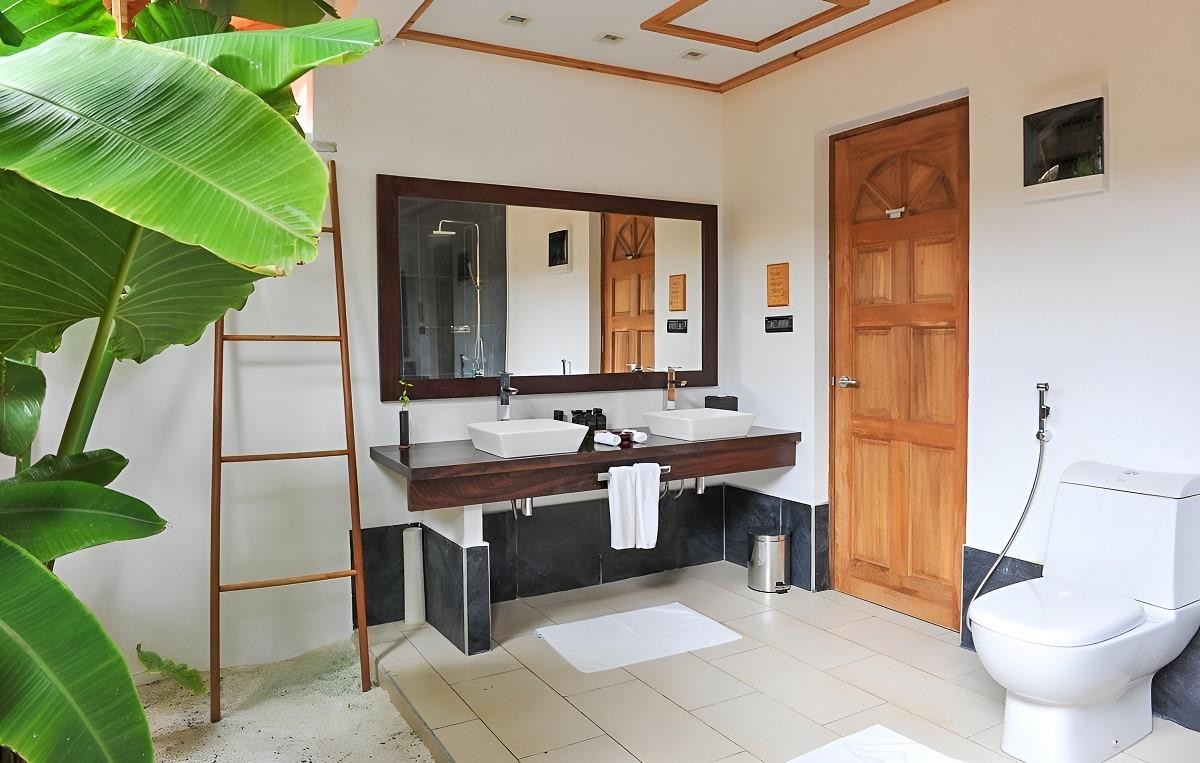 Vilamendhoo Island Resort & Spa 12