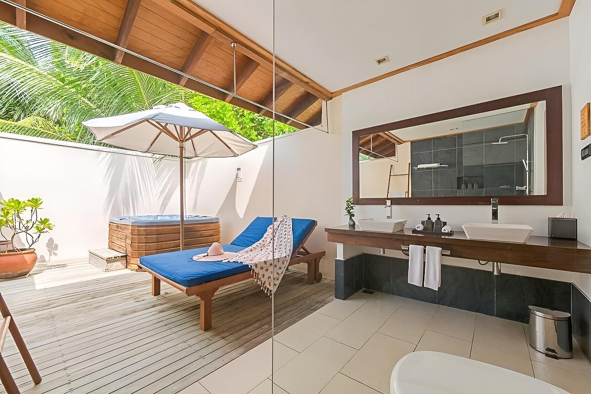 Vilamendhoo Island Resort & Spa 34